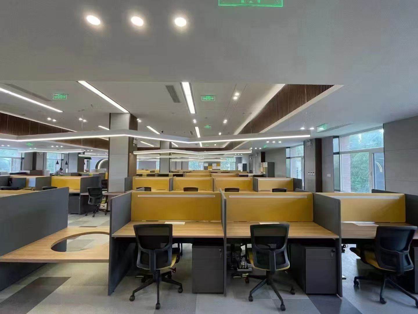 Premium Workstation - Yellow