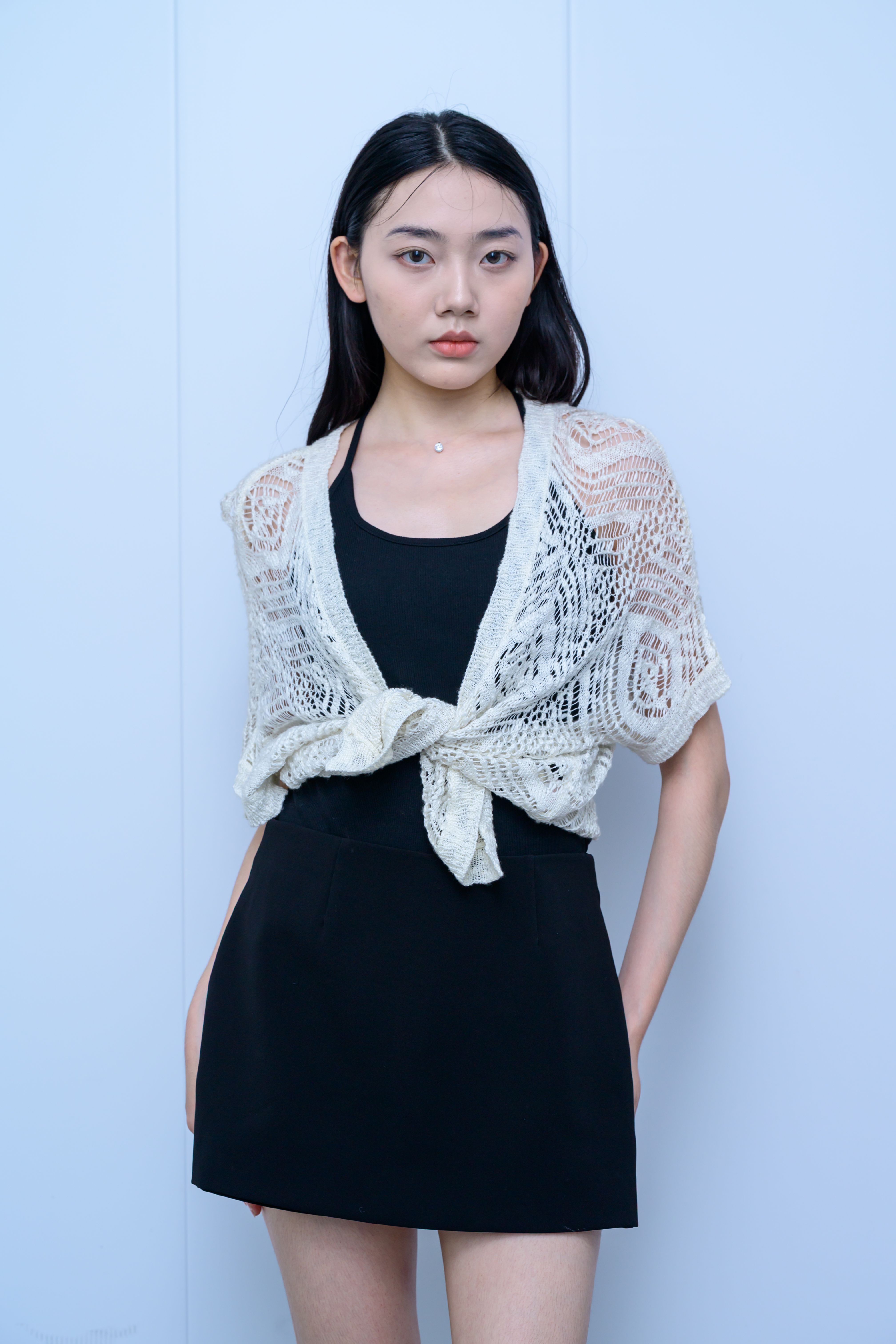 s028Off-White Diagonal Hollow-Out Tie-Front Knit Cardigan