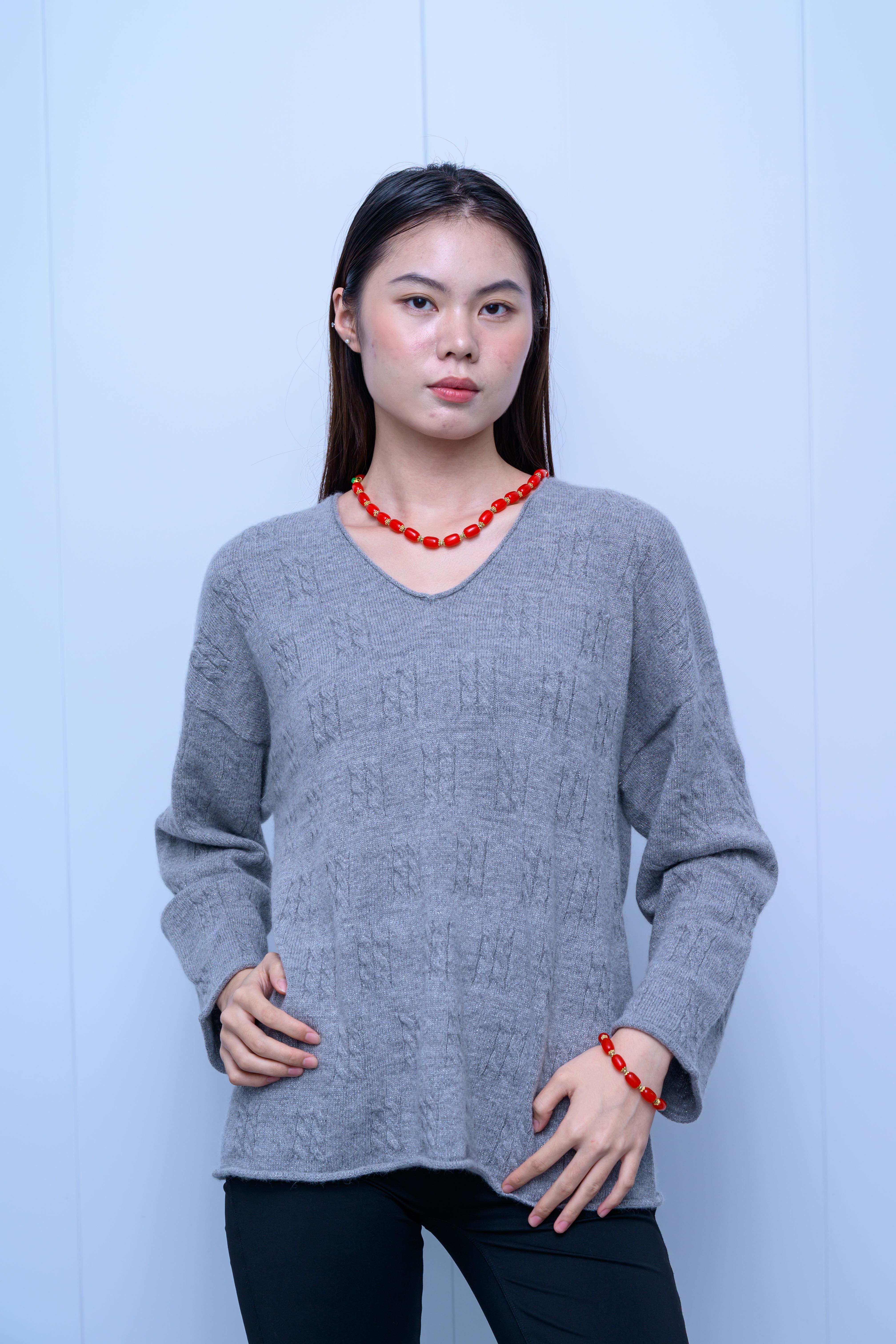 s042Misty Gray Textured V-Neck Relaxed Knit Sweater