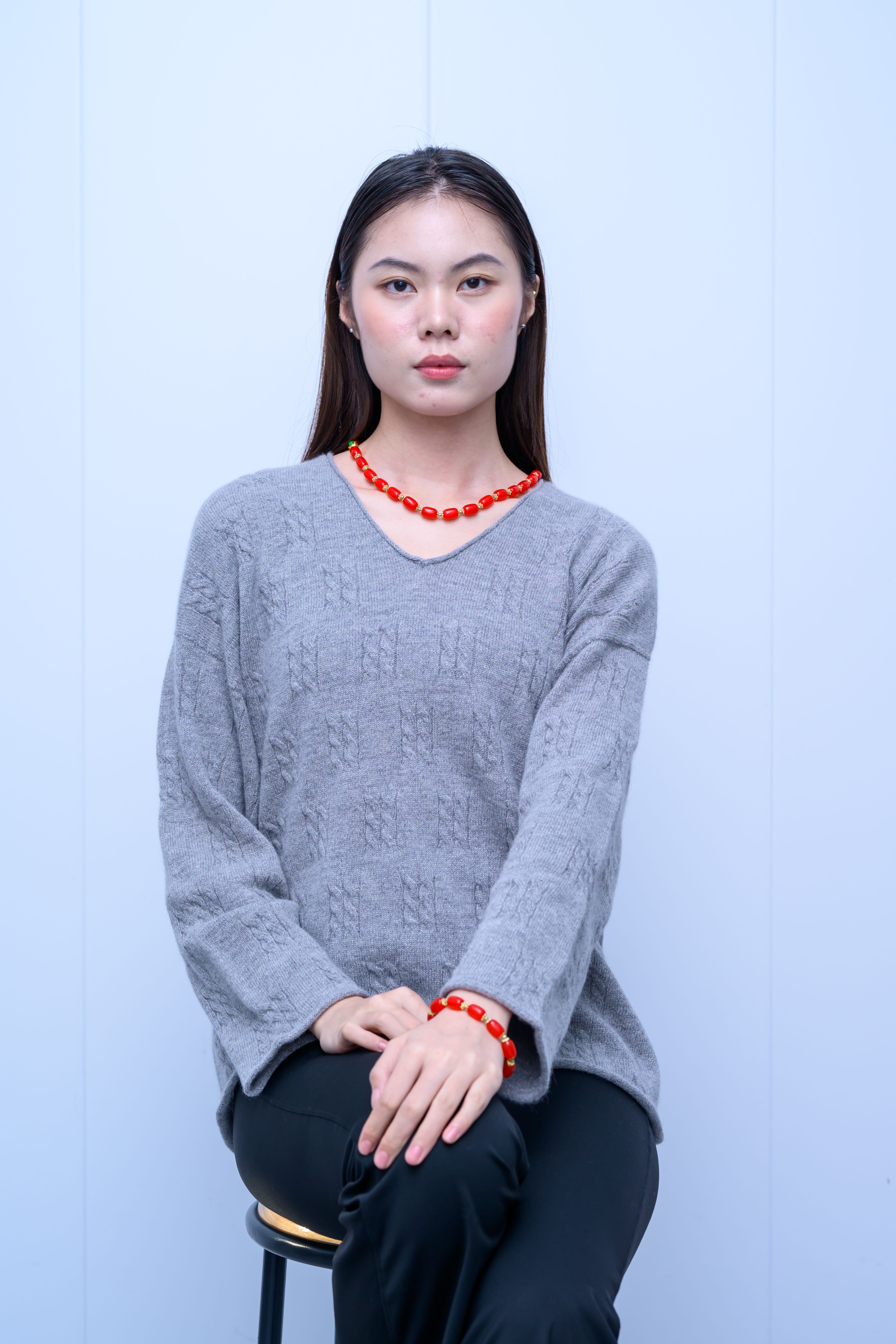 s042Misty Gray Textured V-Neck Relaxed Knit Sweater