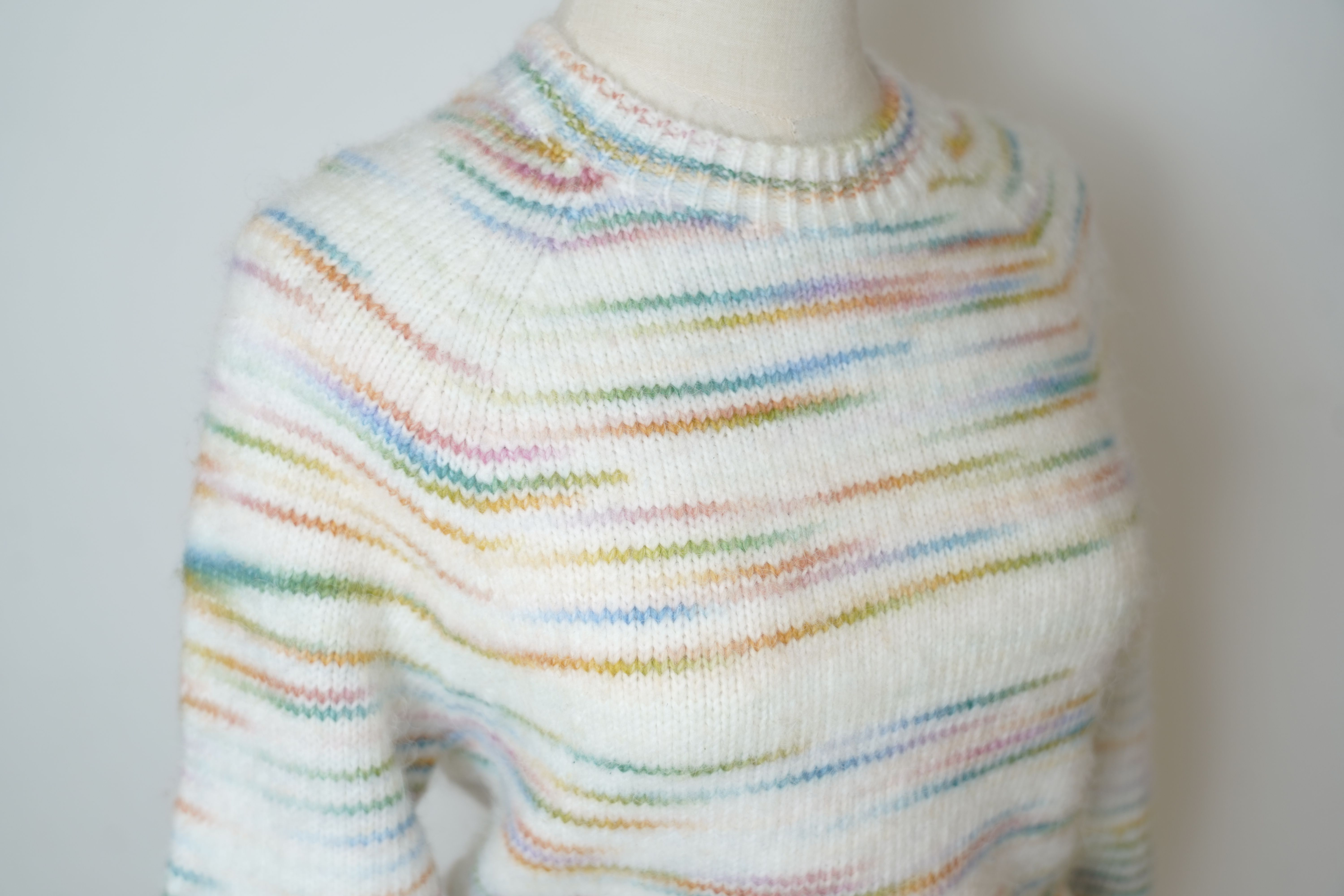 s021Rainbow Flecked Crew Neck Knit Sweater