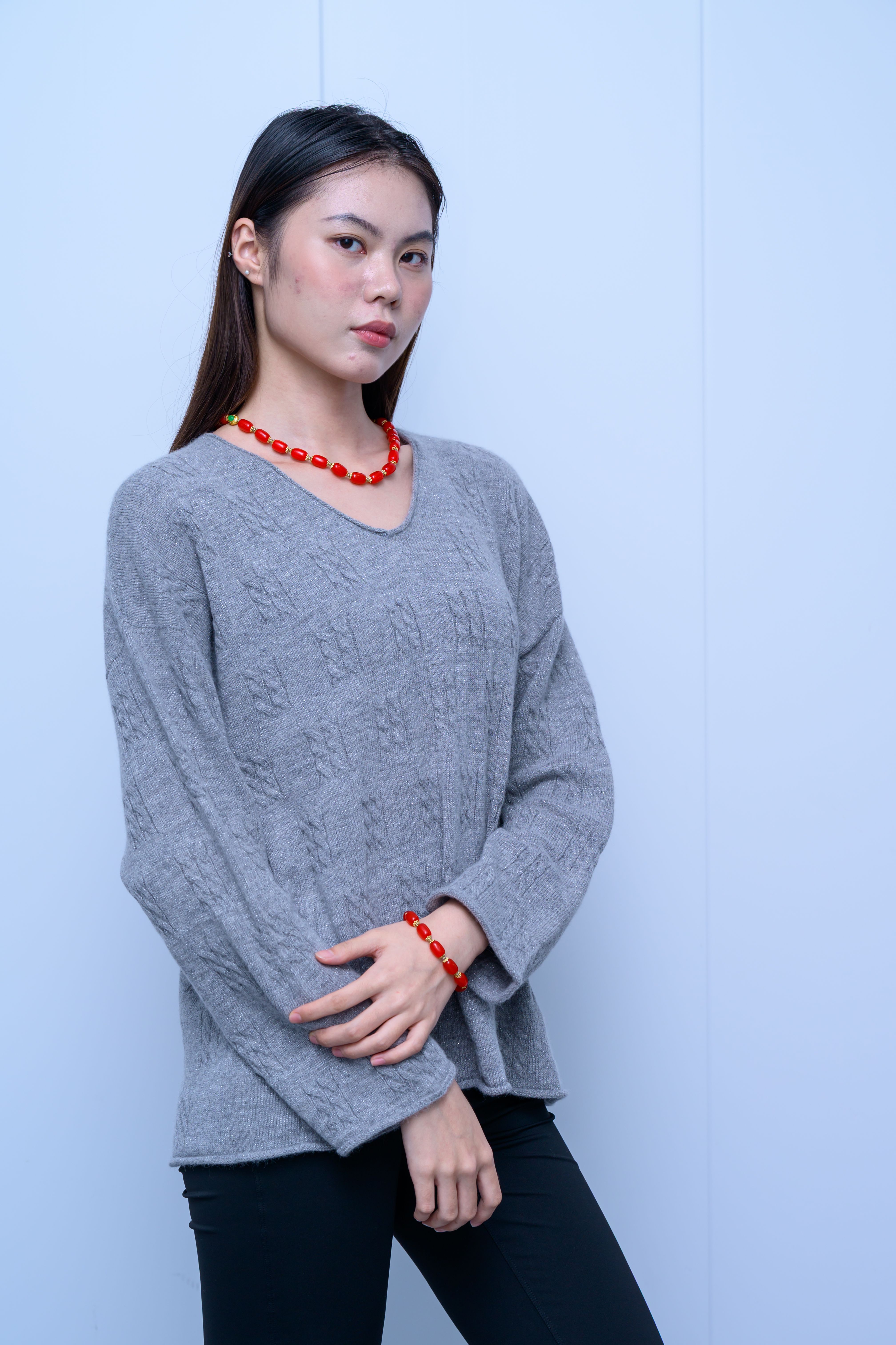 s042Misty Gray Textured V-Neck Relaxed Knit Sweater