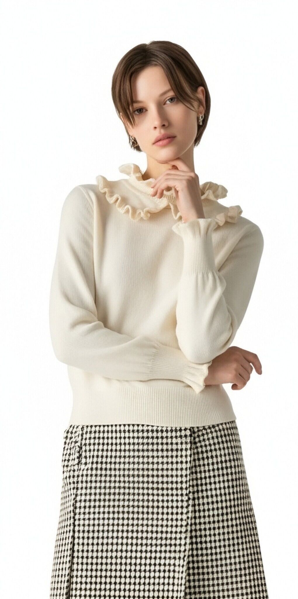 s097Off-White Ruffled Collar Knit Top