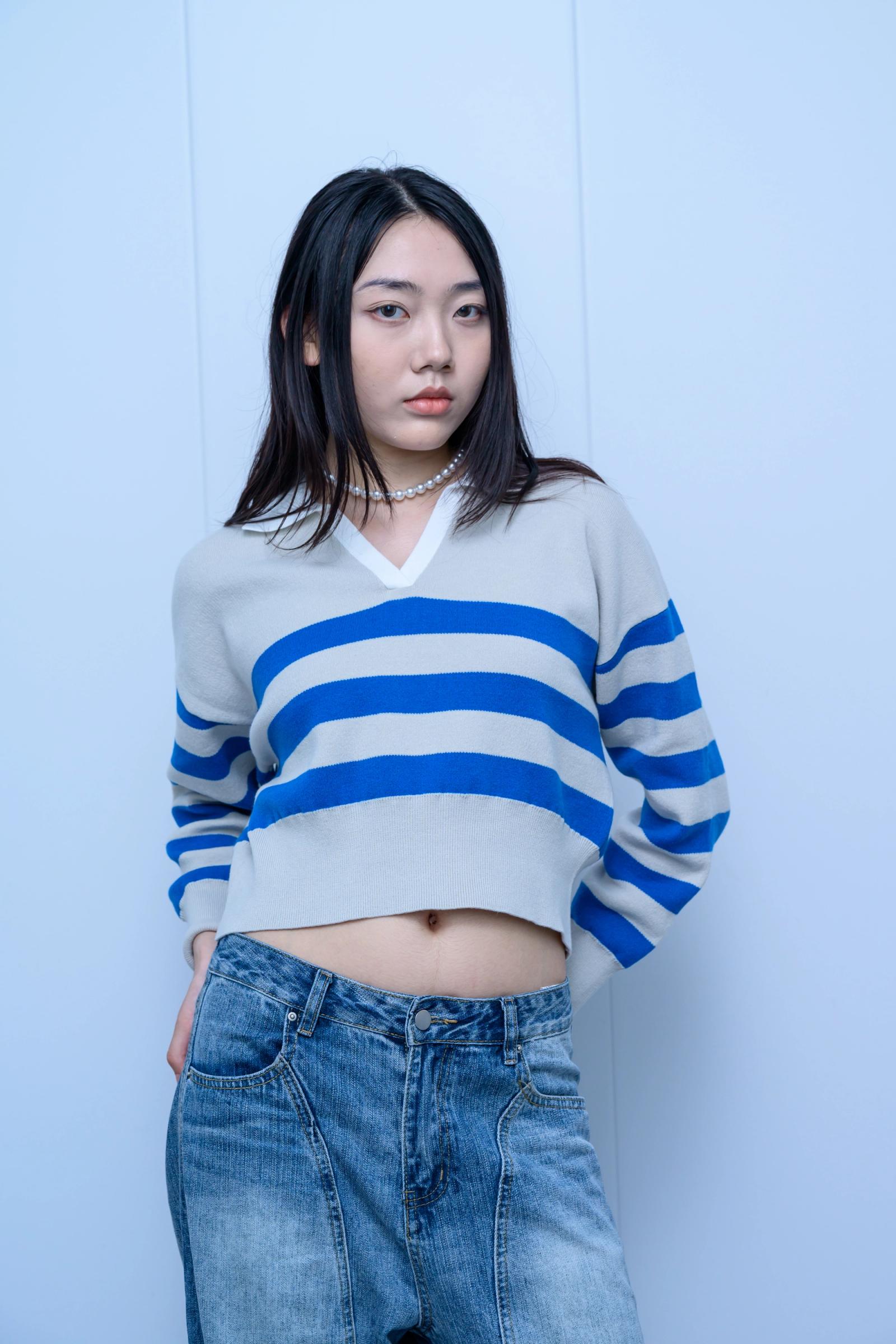 s054Contrast Stripe Collared V-Neck Cropped Knit Sweater