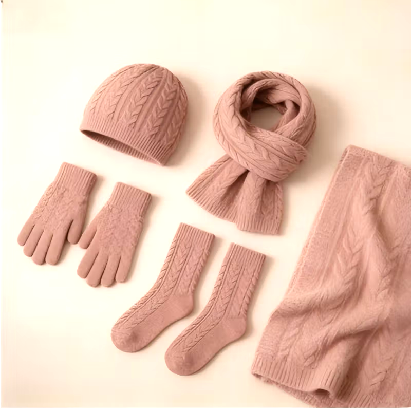 Hats| scarves| gloves| socks|blankets