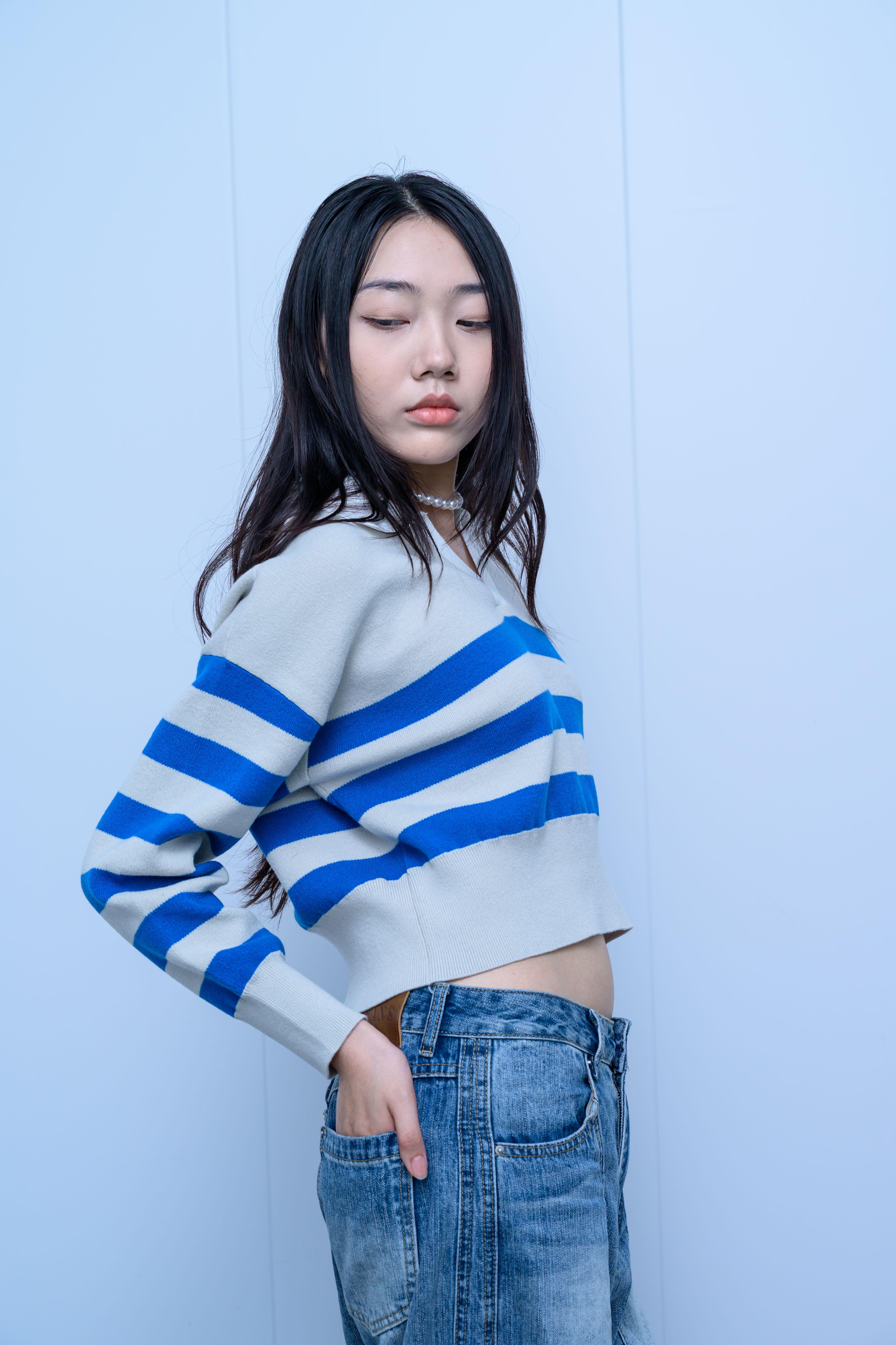 s054Contrast Stripe Collared V-Neck Cropped Knit Sweater