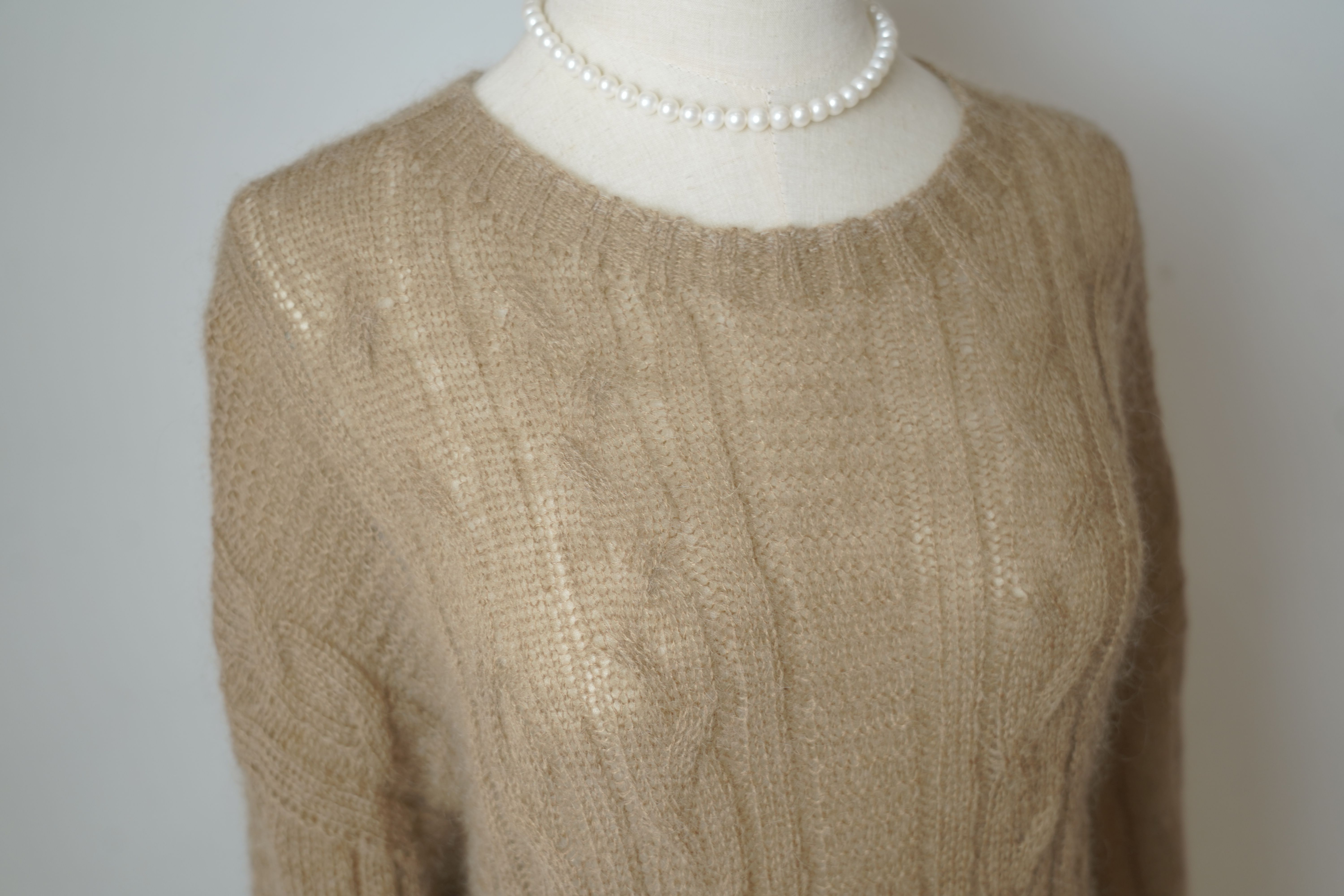 s026Camel Mohair Cable Knit Crew Neck Sweater
