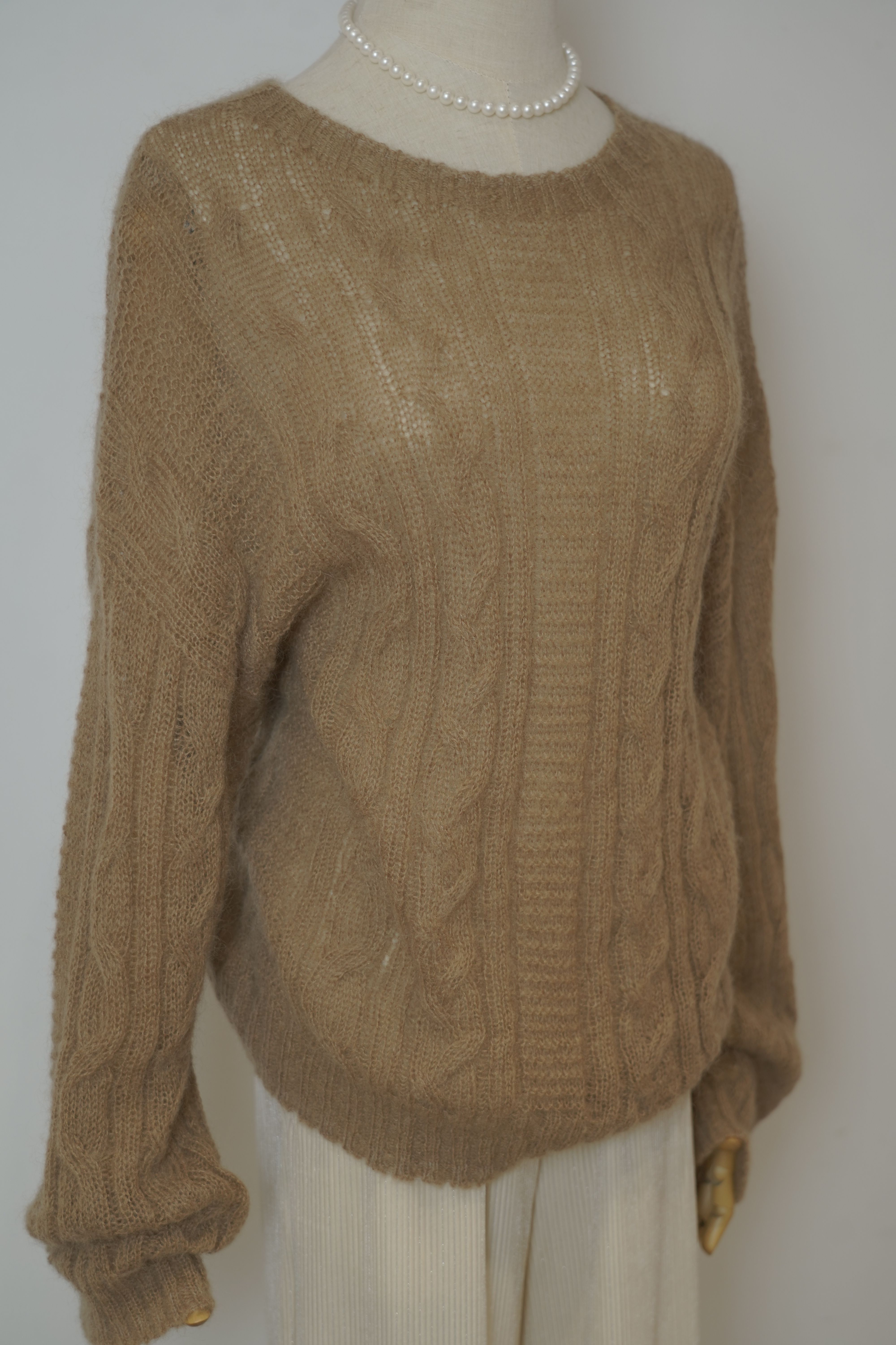 s026Camel Mohair Cable Knit Crew Neck Sweater