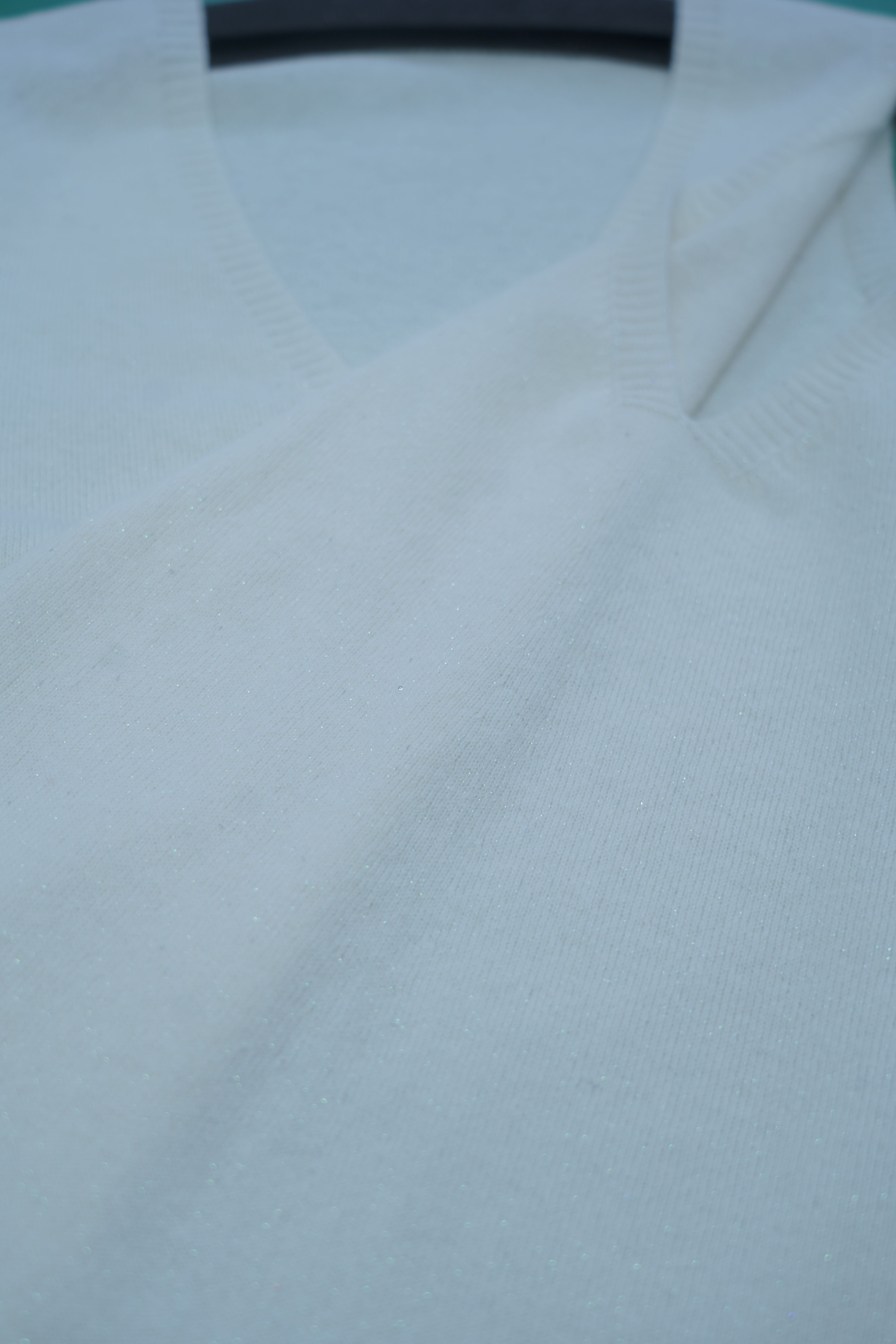 s002Cream White V-Neck Split-Side Knitted Vest