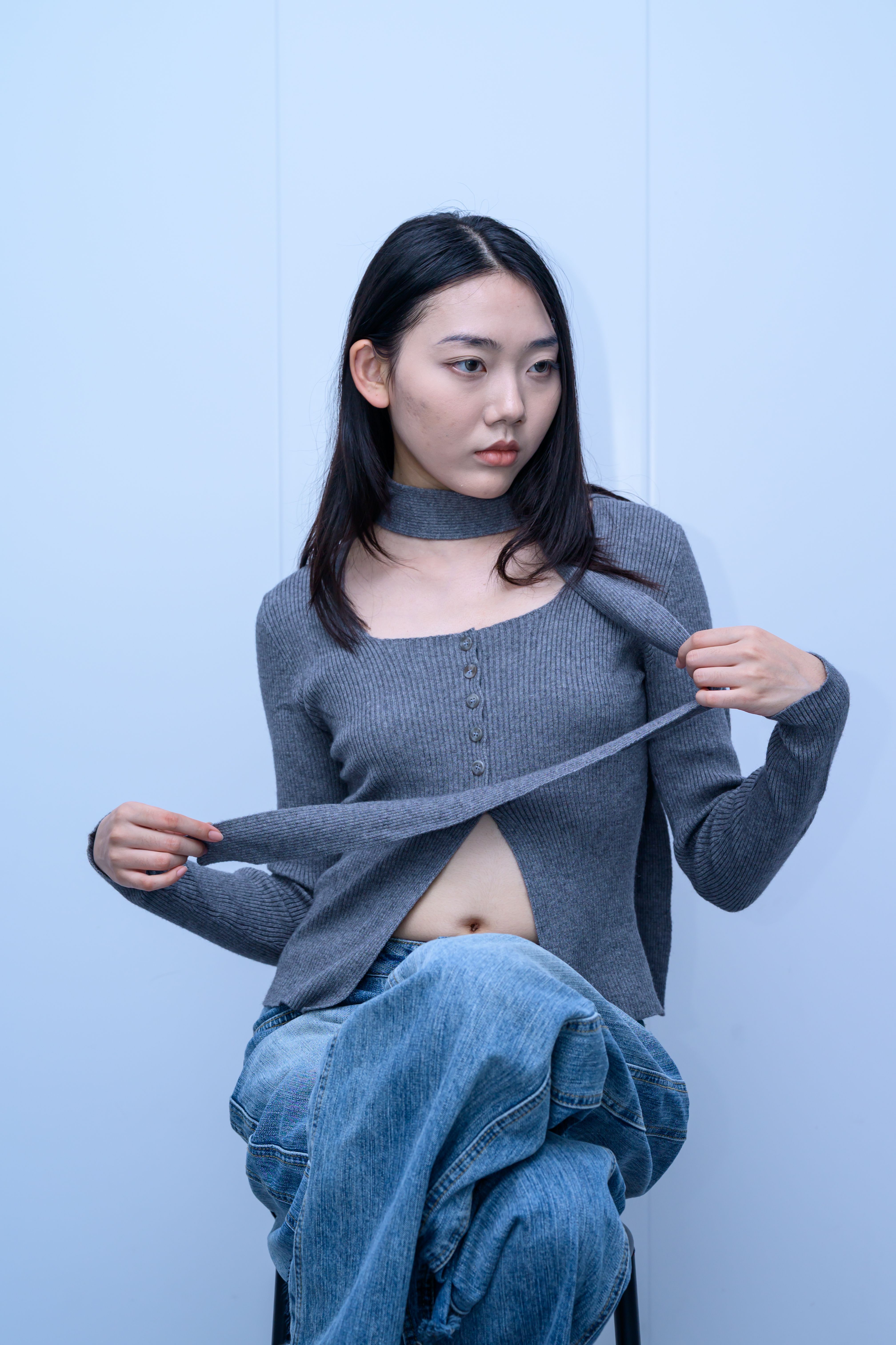 s050Misty Gray Choker Scarf Square Neck Knit Top