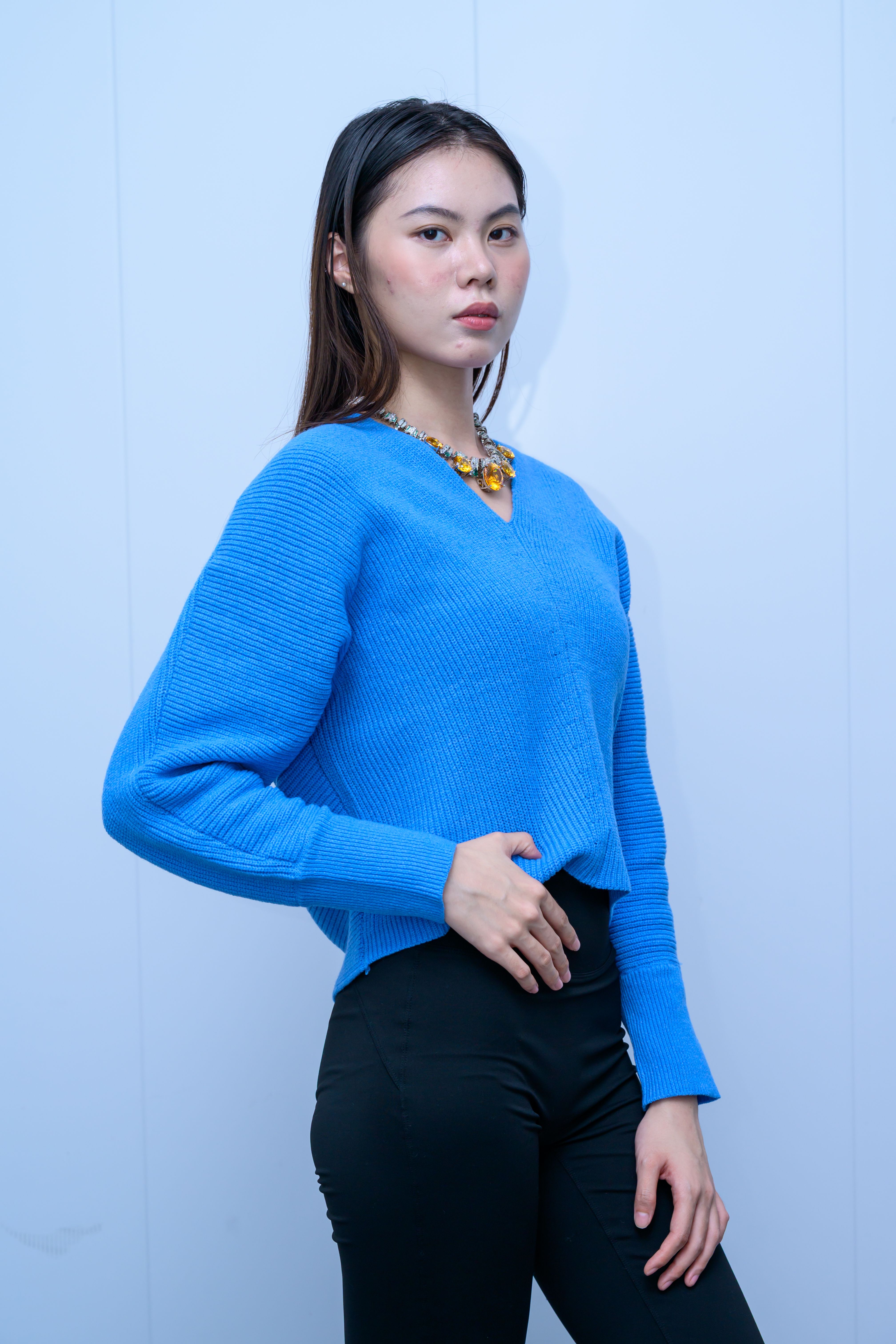 s053Klein Blue V-Neck Vertical Rib Knit Sweater