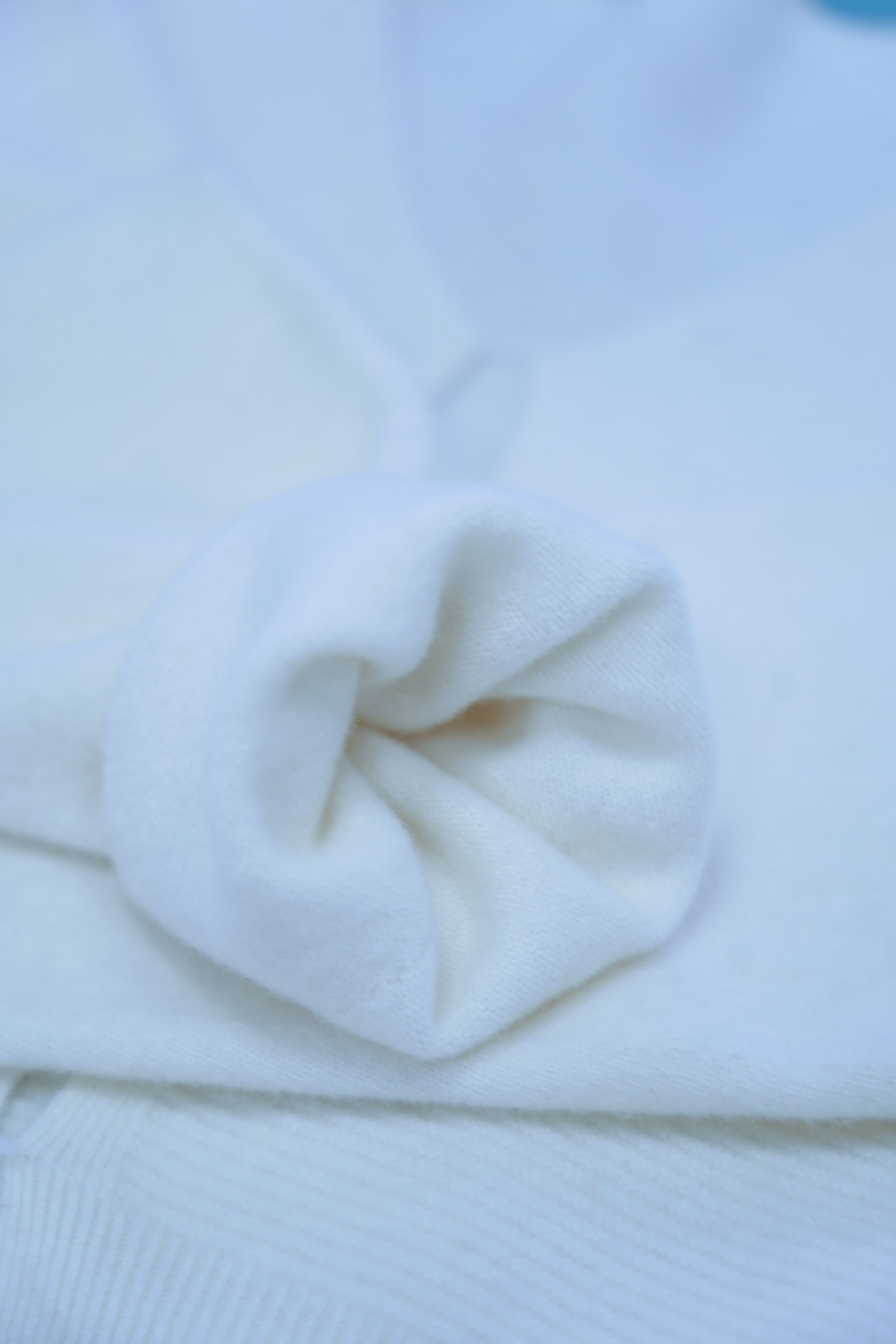 s001Cream White V-Neck Textured Knitted Cardigan