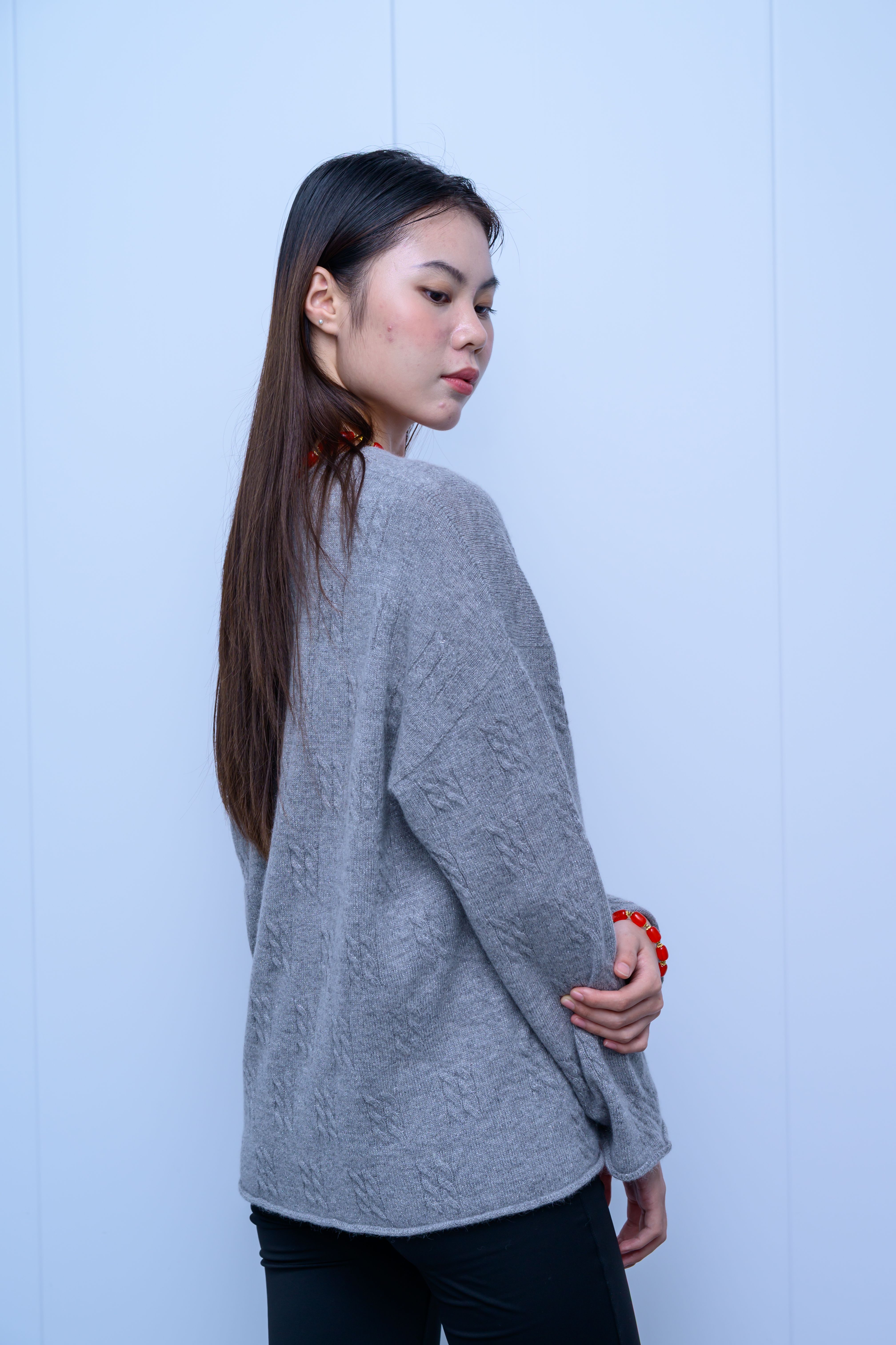 s042Misty Gray Textured V-Neck Relaxed Knit Sweater