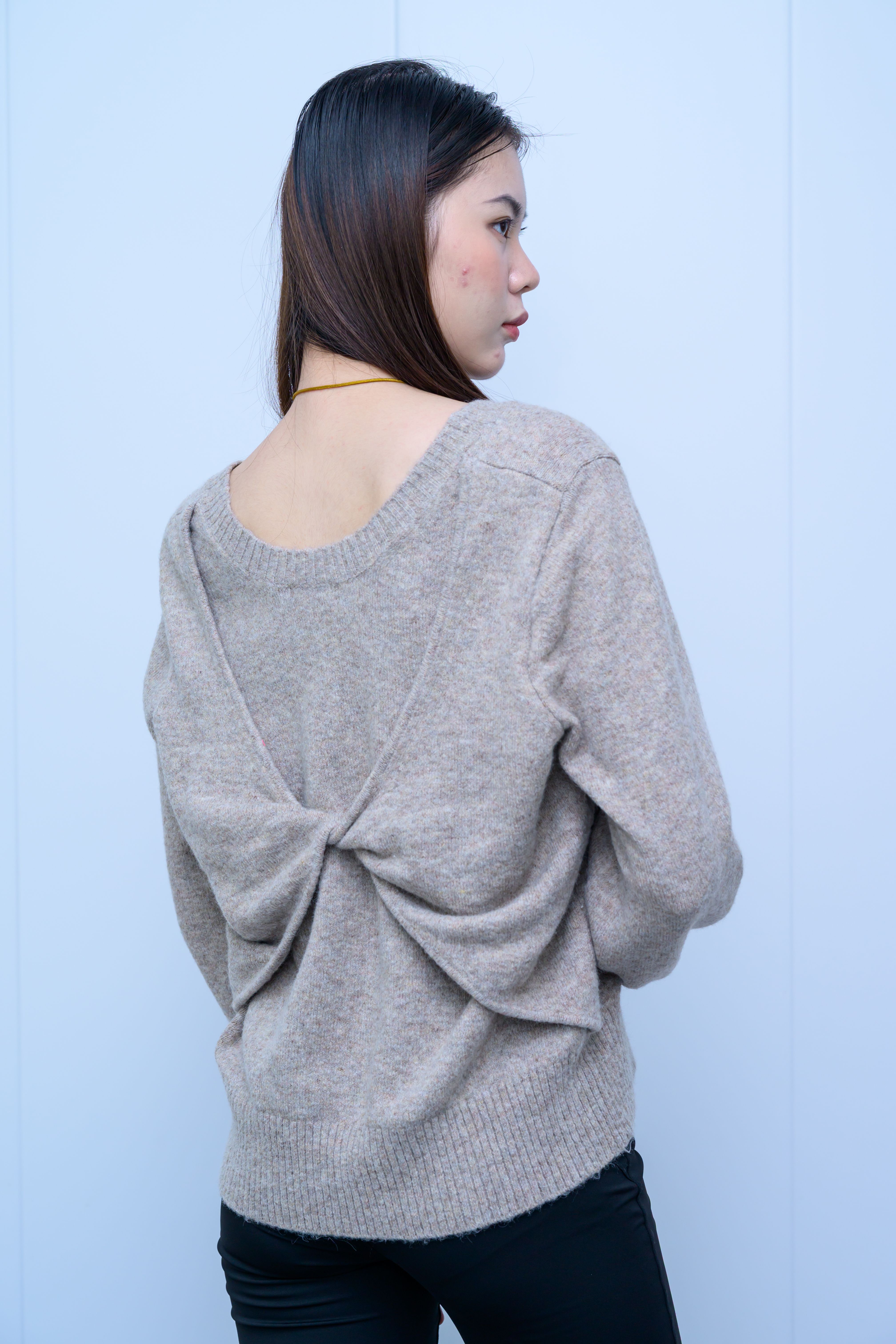 s038Misty Light Gray V-Neck Relaxed Knit Top