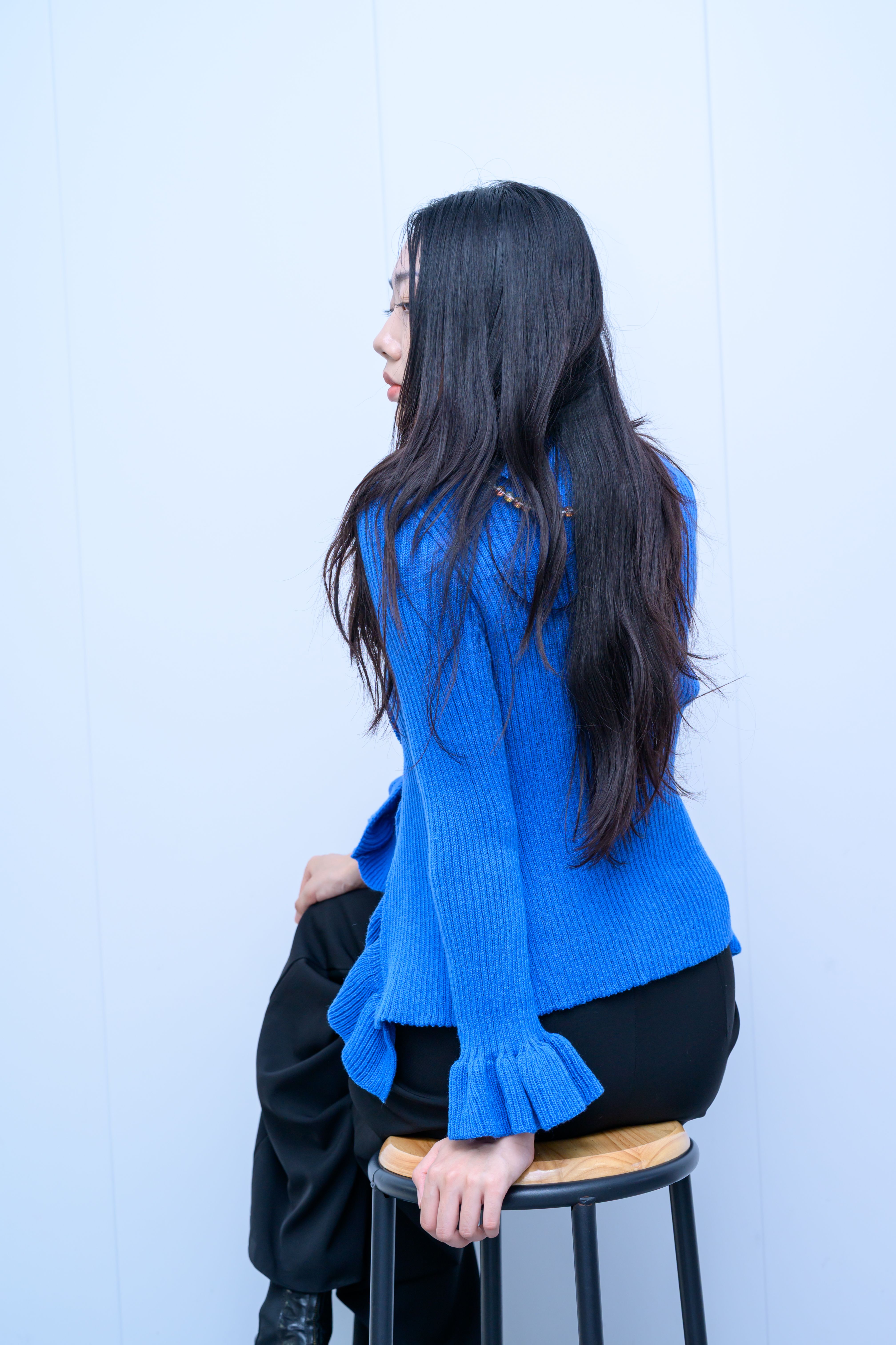s039Klein Blue Ruffled Drawstring Knit Cardigan