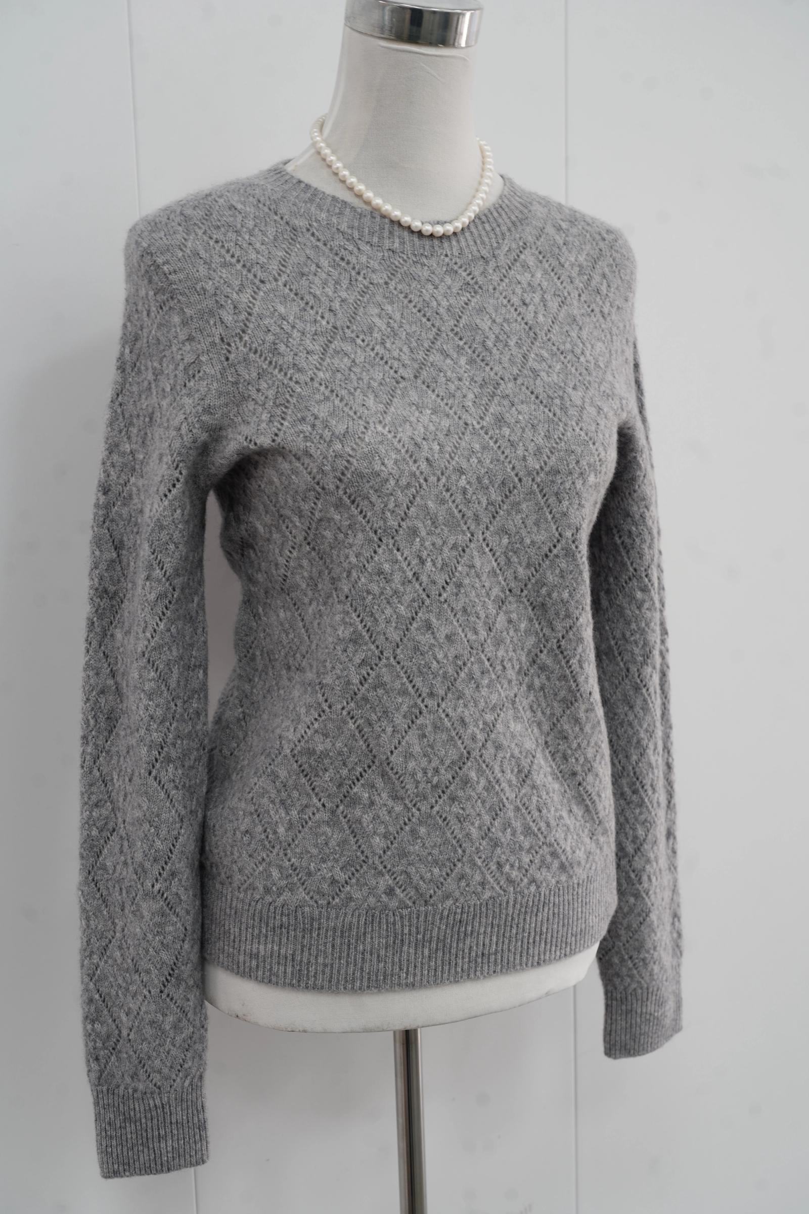 s010Heather Gray Grid Texture Crew Neck Knit Sweater
