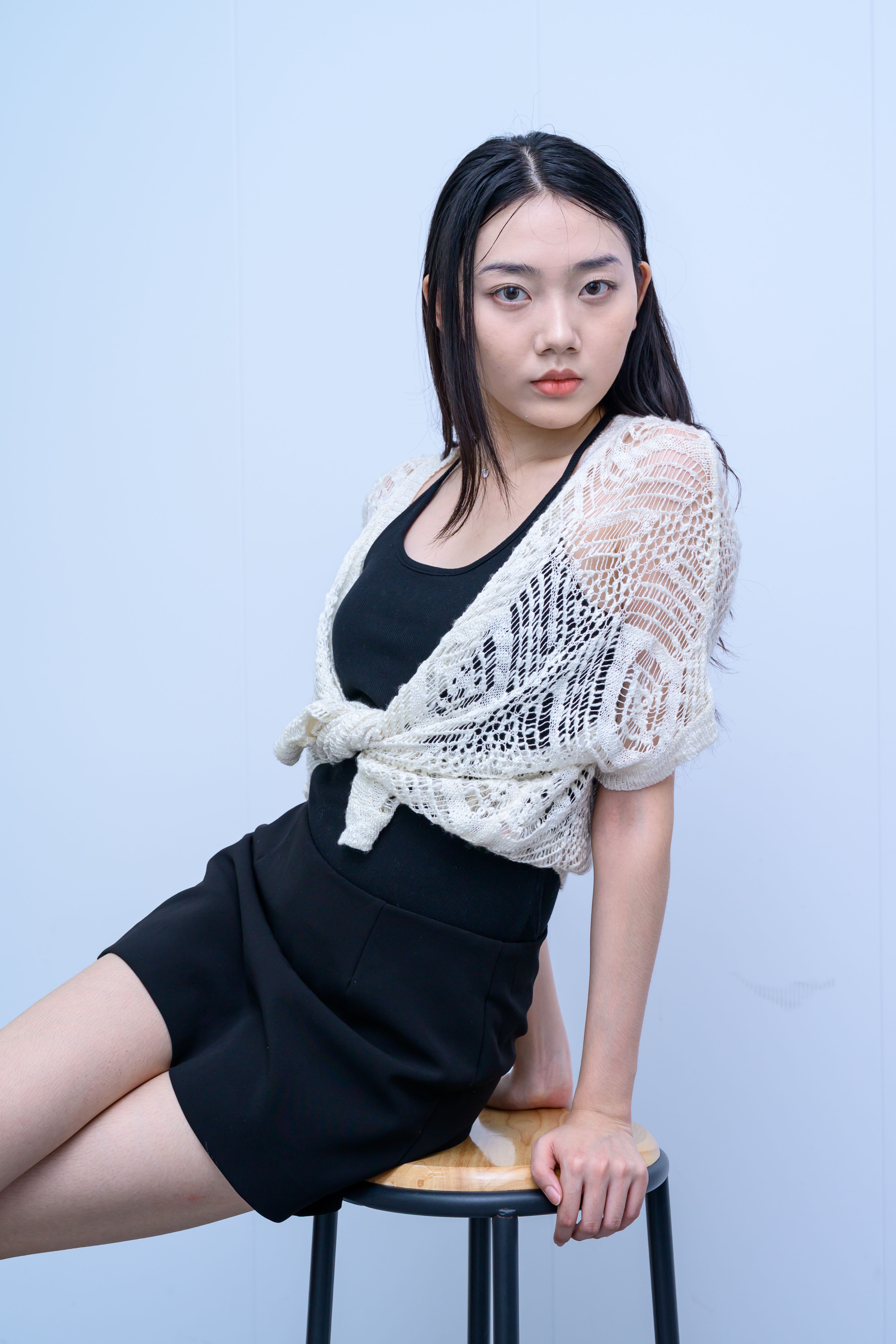 s028Off-White Diagonal Hollow-Out Tie-Front Knit Cardigan