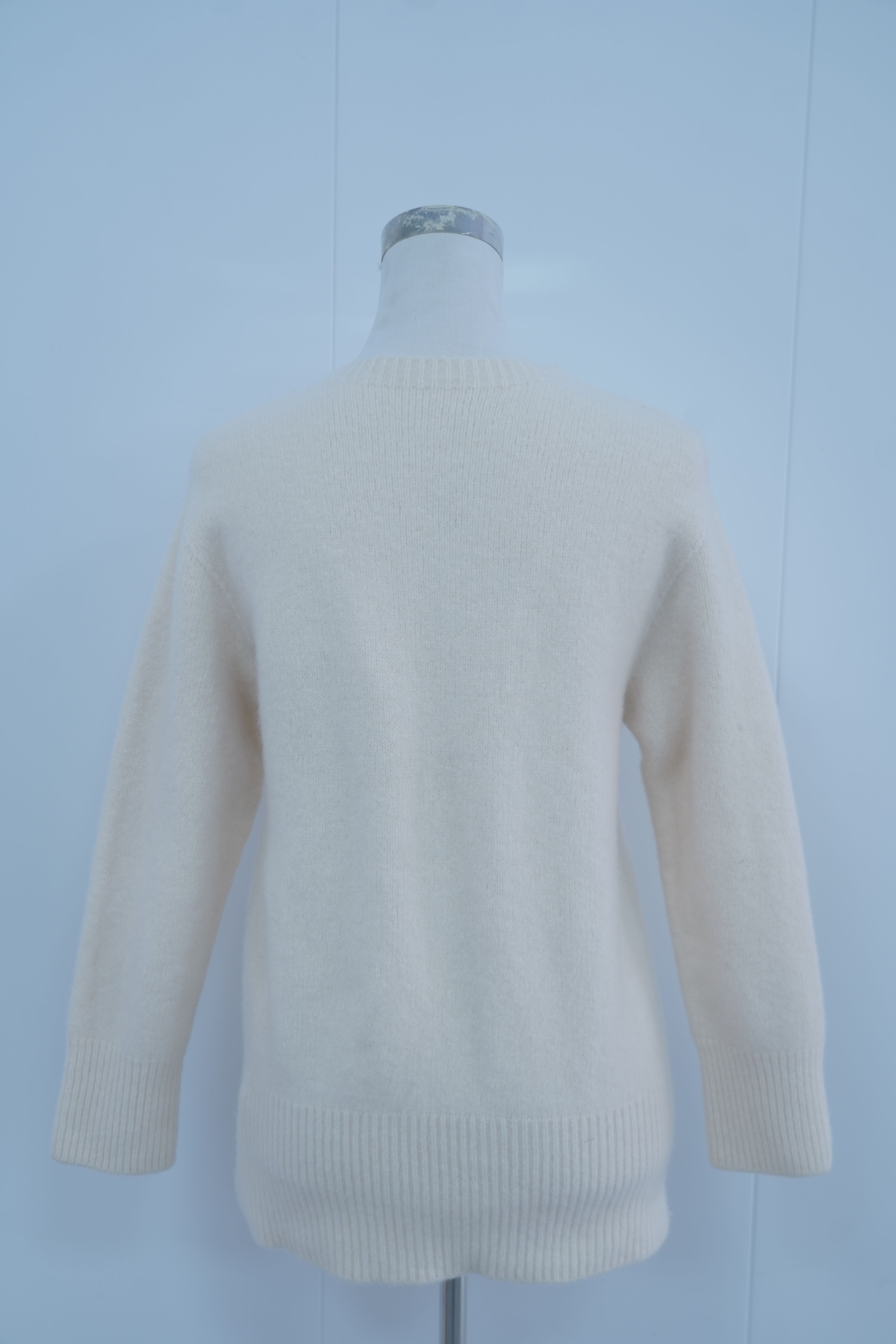 s011Cream White Floral Embroidery Crew Neck Knit Sweater