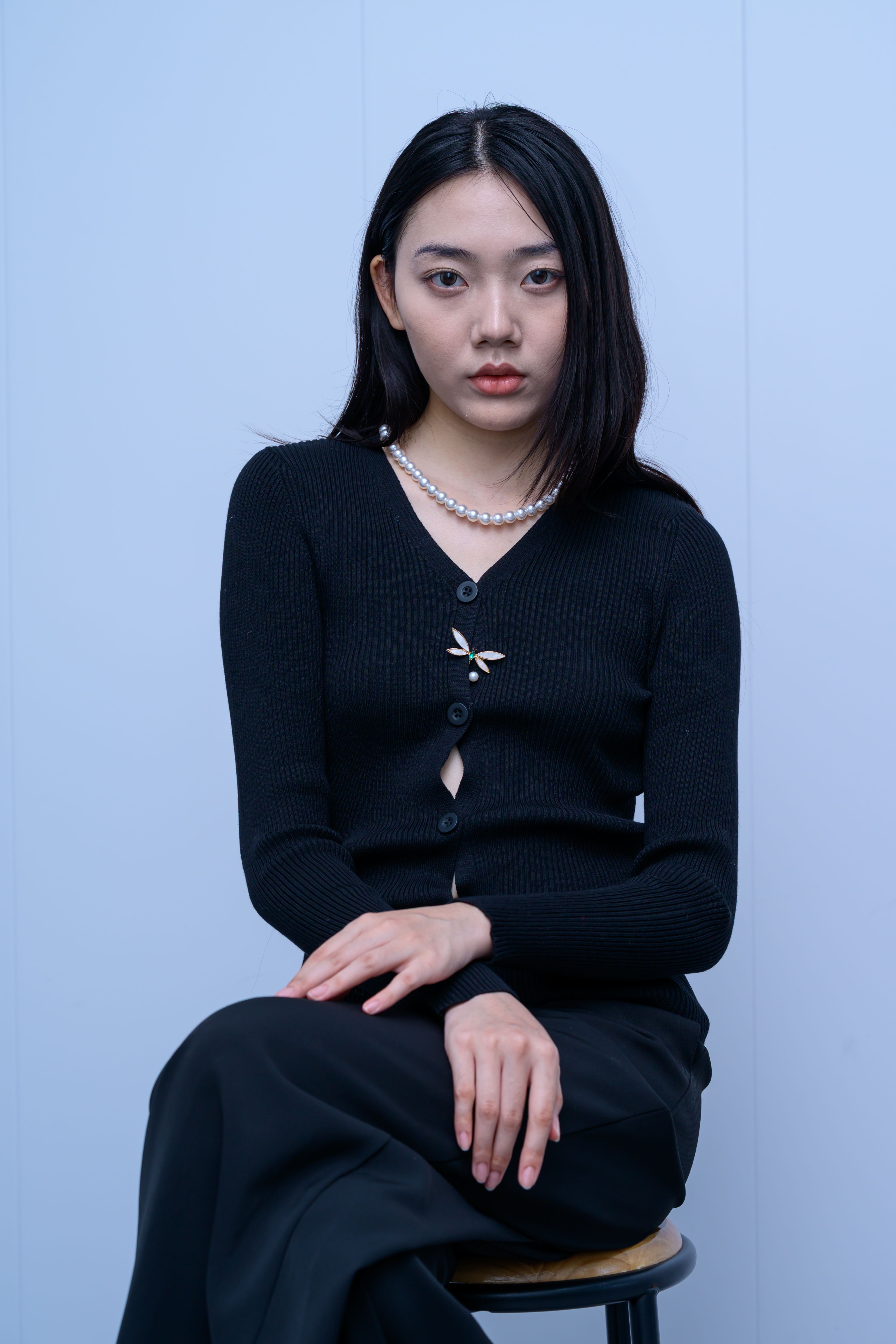 s044Classic Black Vertical Rib V-Neck Knit Cardigan