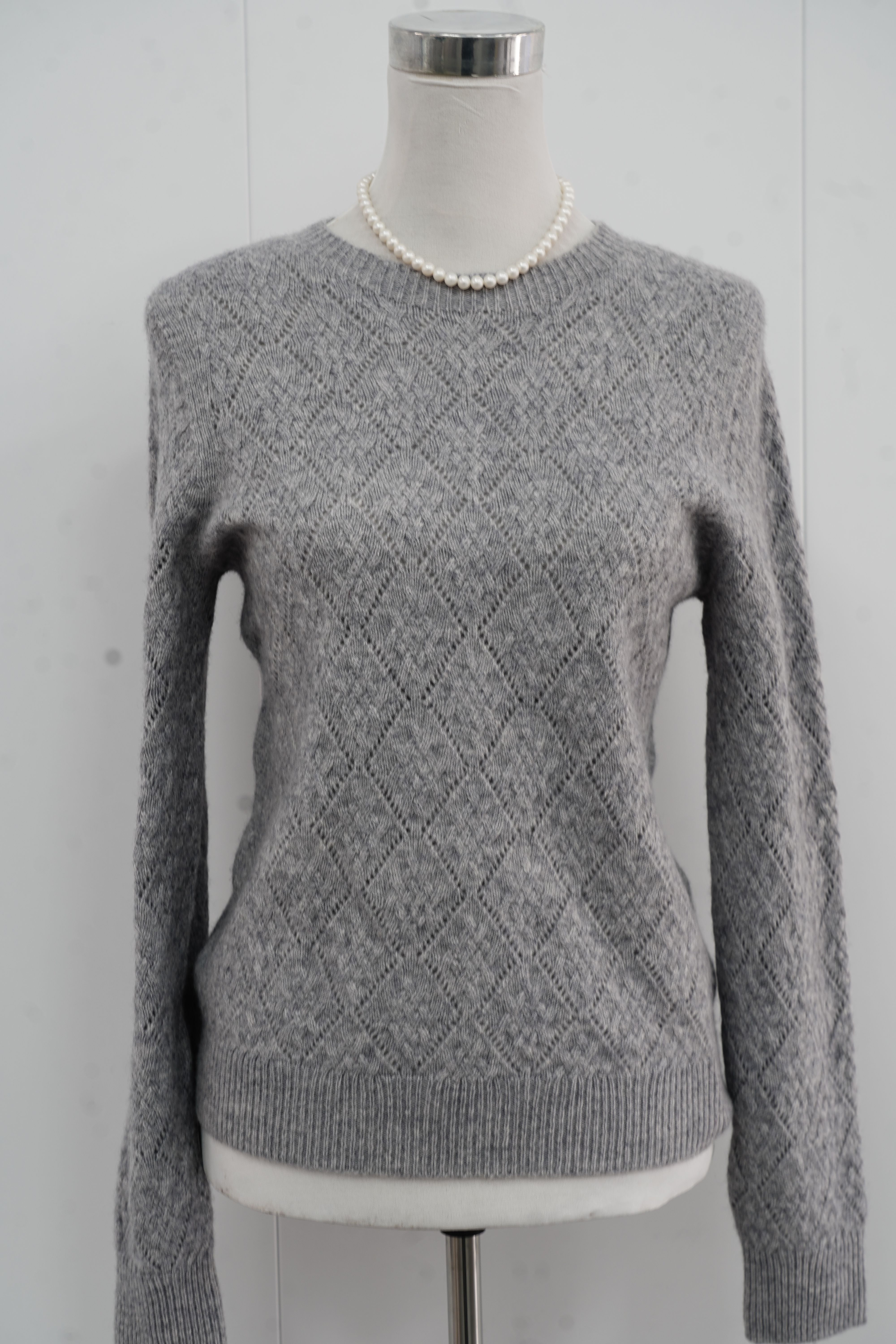 s010Heather Gray Grid Texture Crew Neck Knit Sweater