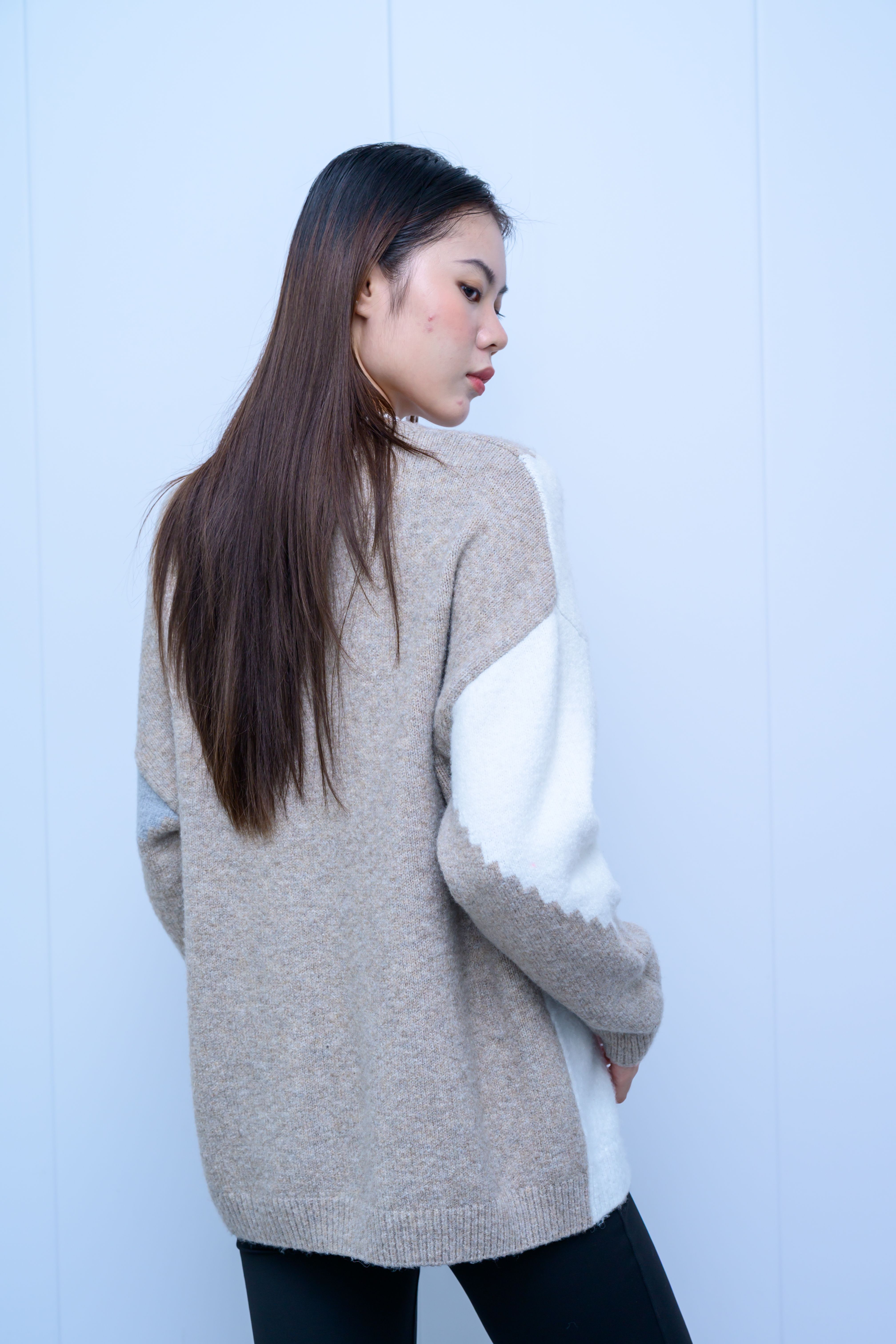 s033Misty Color-Blocked Diagonal Stripe Crew Neck Sweater