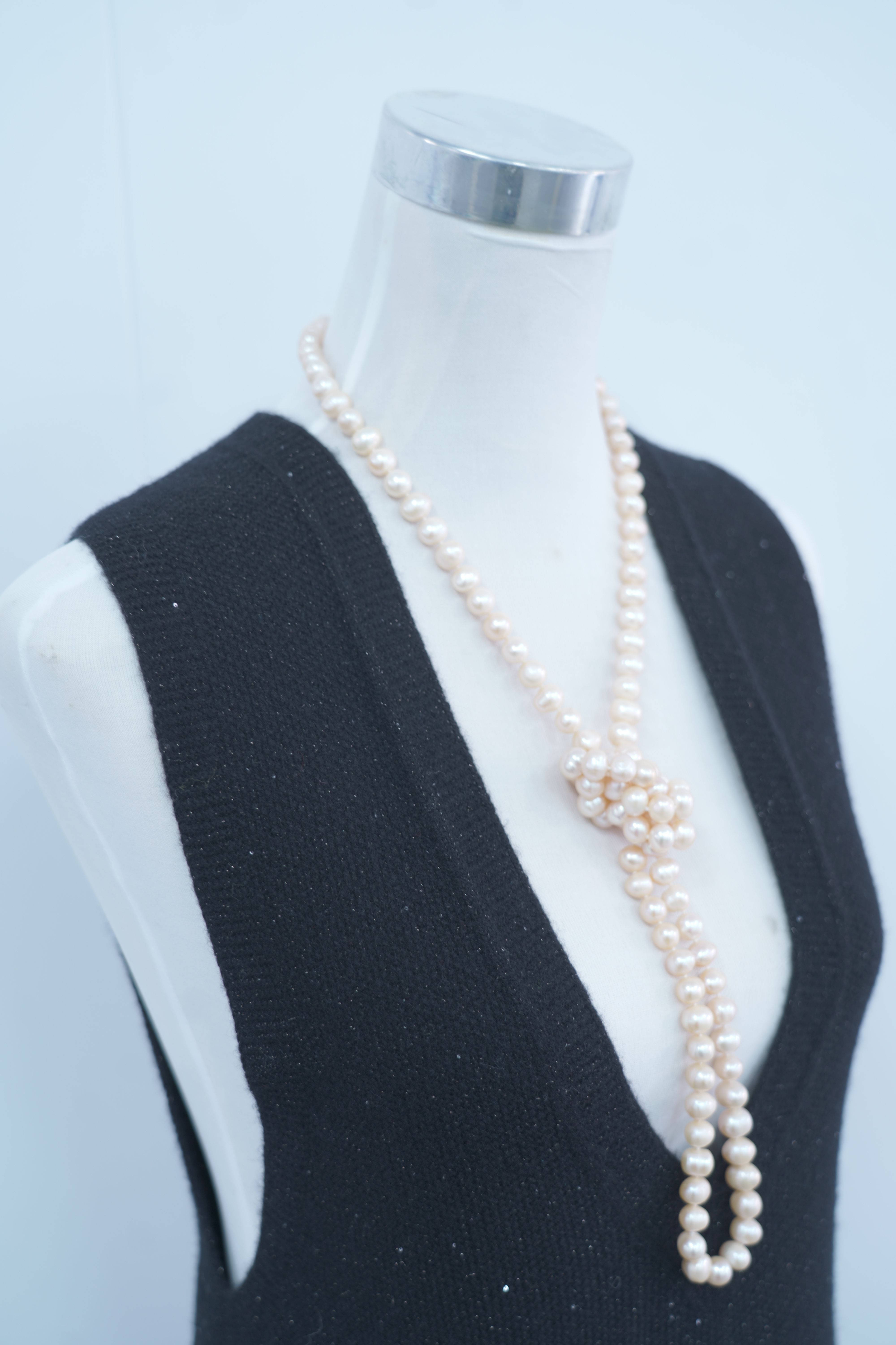 s006Black V-Neck Sleeveless Knitted Dress