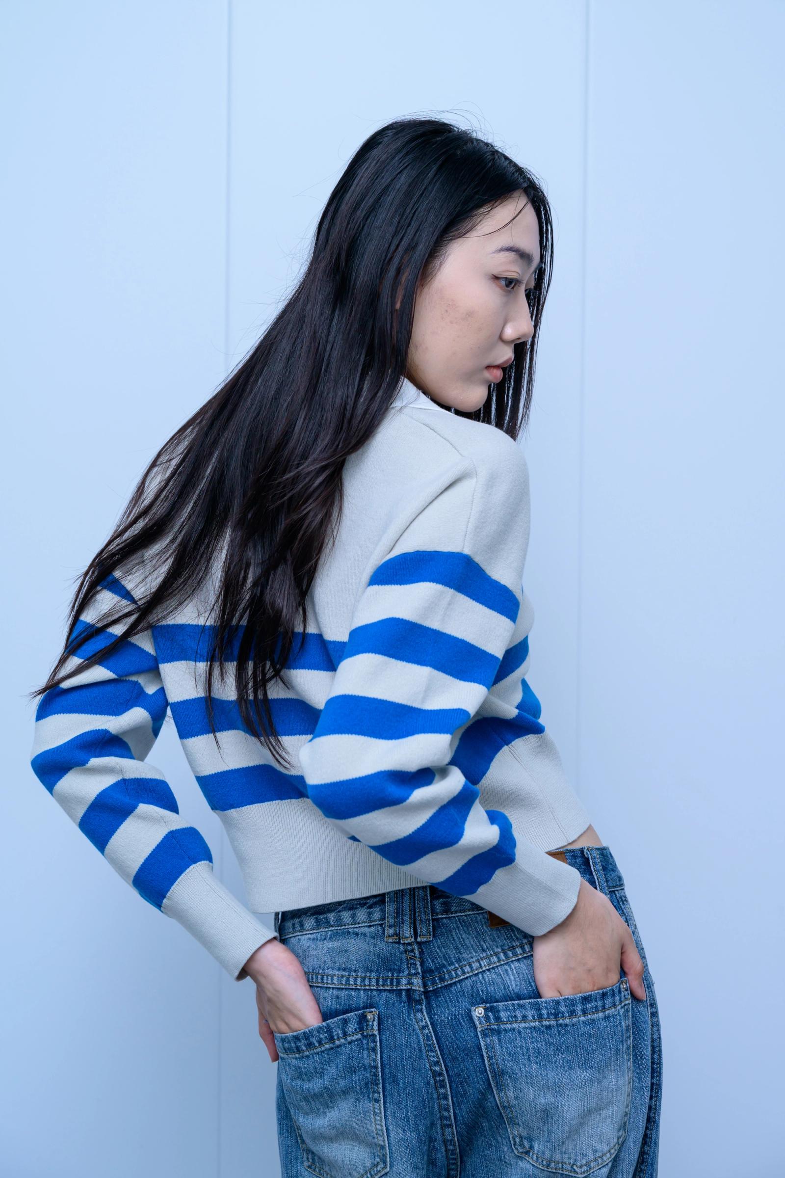 s054Contrast Stripe Collared V-Neck Cropped Knit Sweater