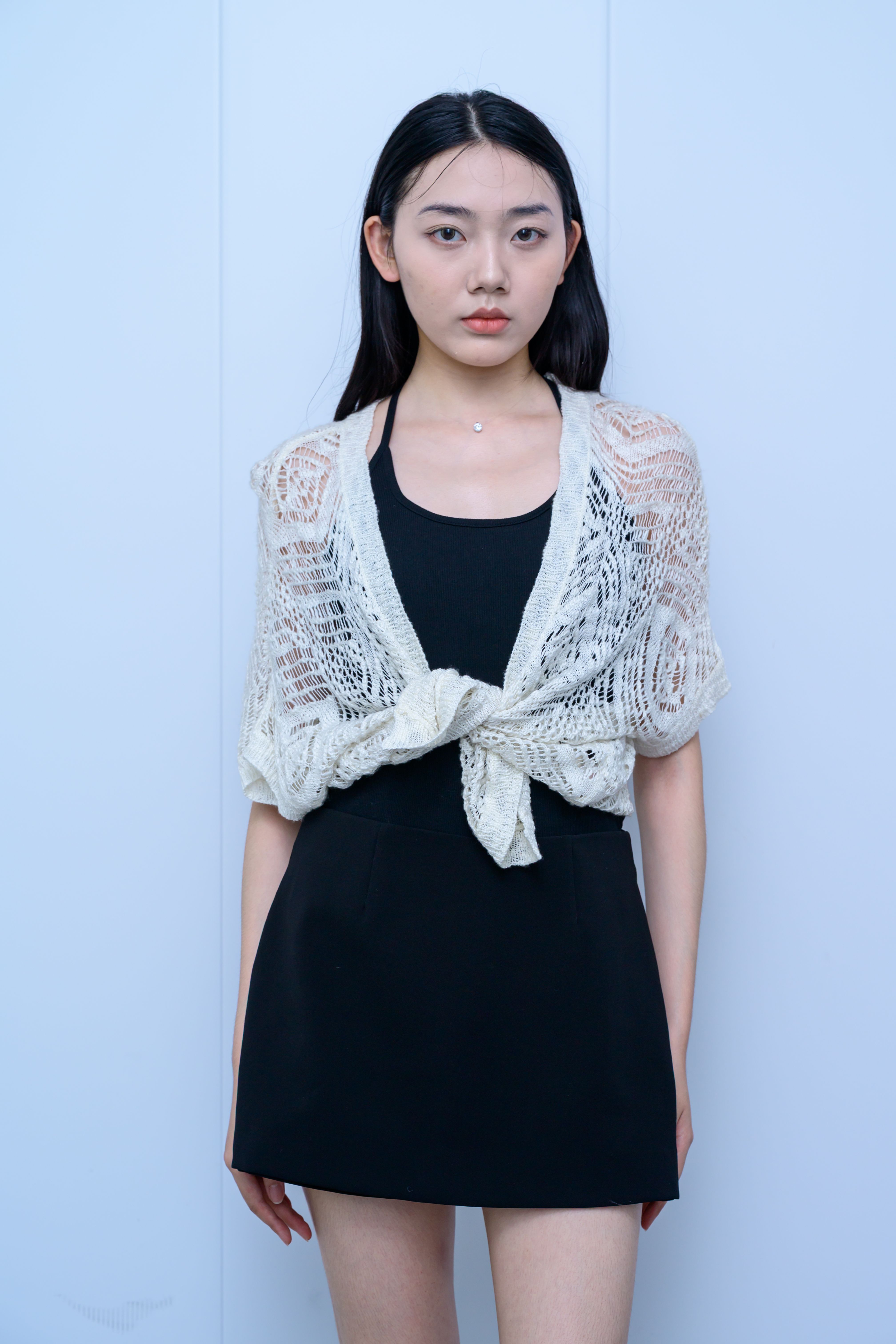 s028Off-White Diagonal Hollow-Out Tie-Front Knit Cardigan