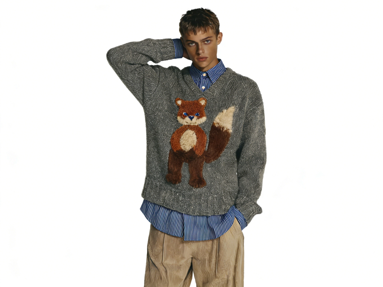 m025Fluffy Fox Applique V-Neck Knit Sweater