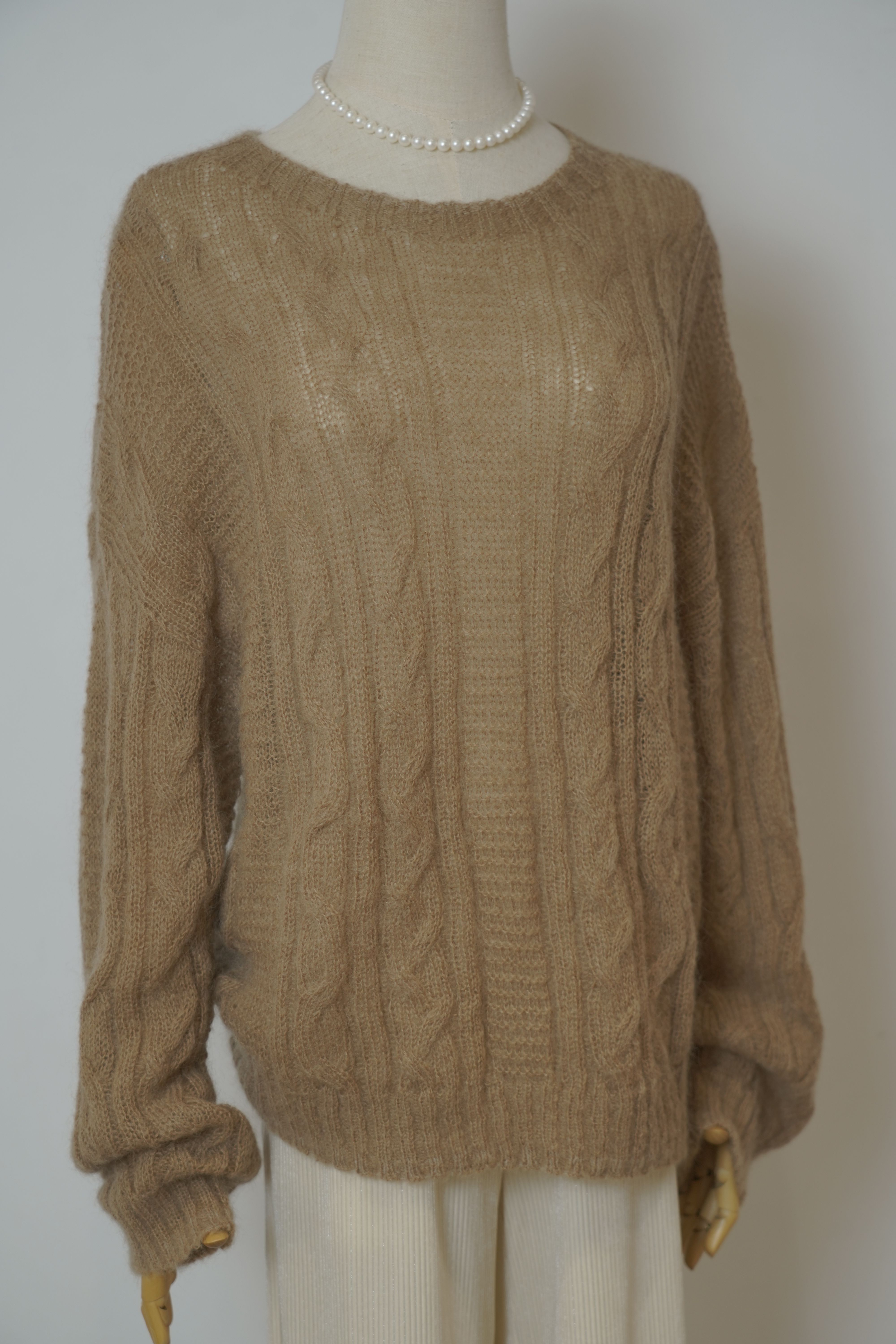 s026Camel Mohair Cable Knit Crew Neck Sweater