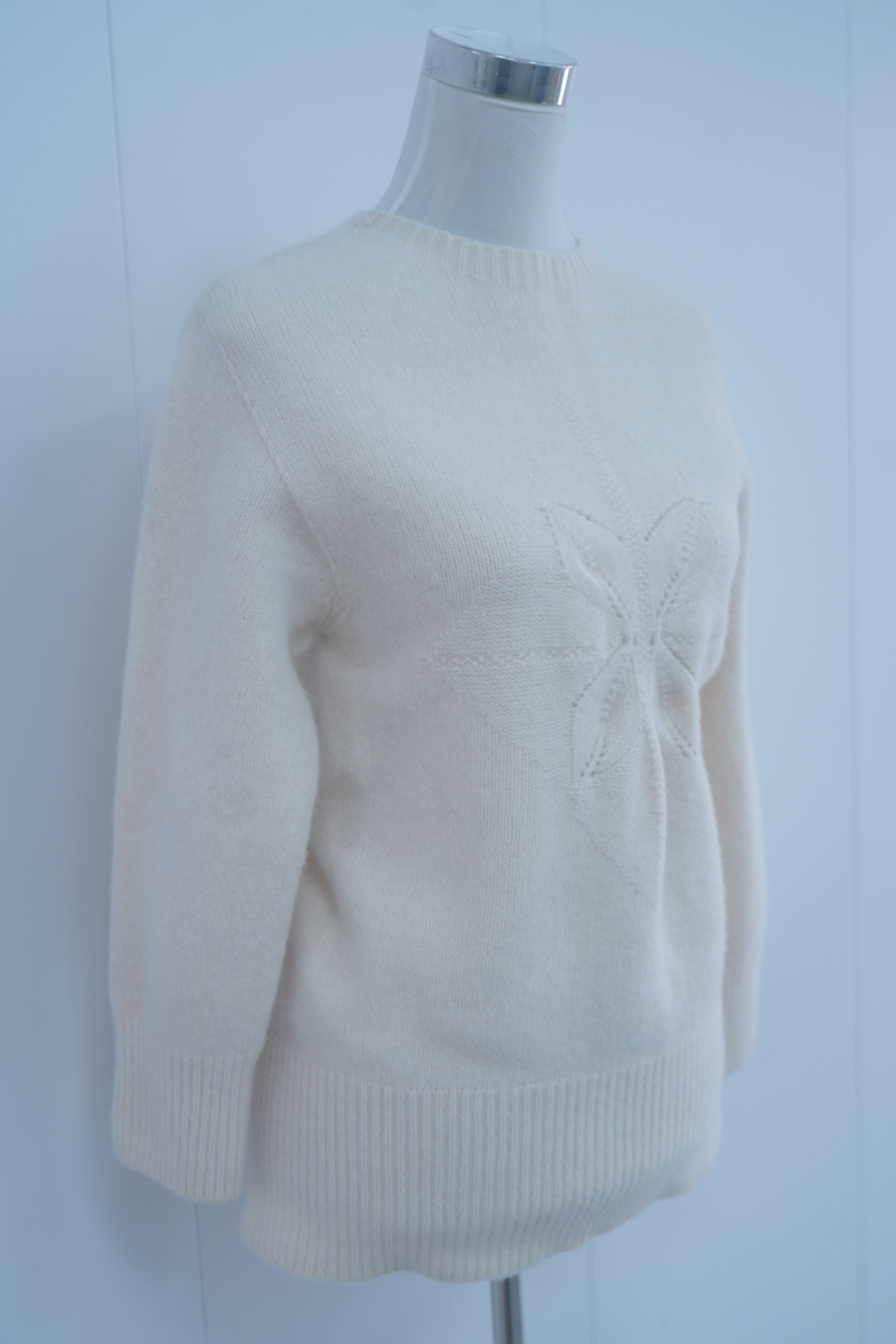 s011Cream White Floral Embroidery Crew Neck Knit Sweater
