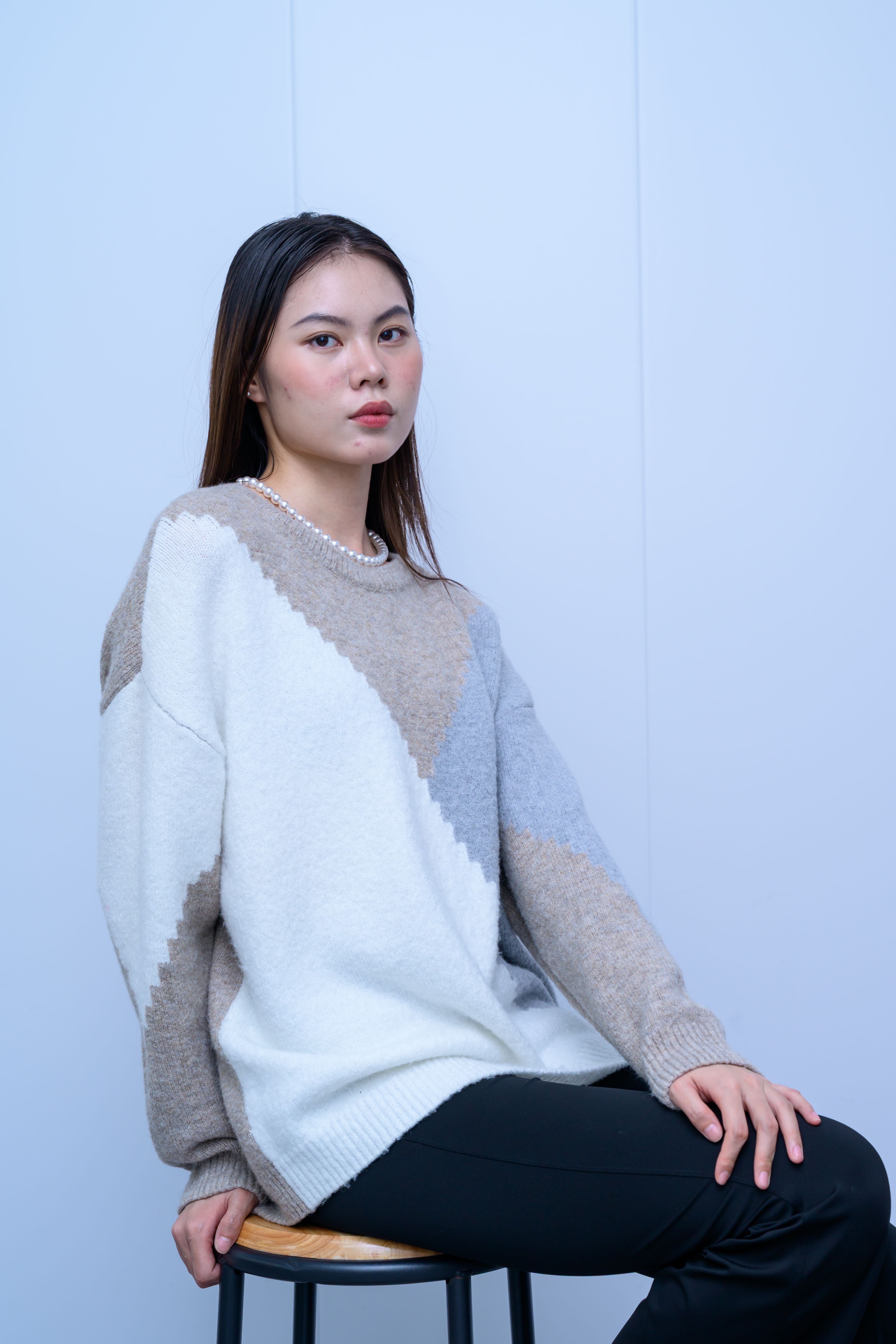 s033Misty Color-Blocked Diagonal Stripe Crew Neck Sweater