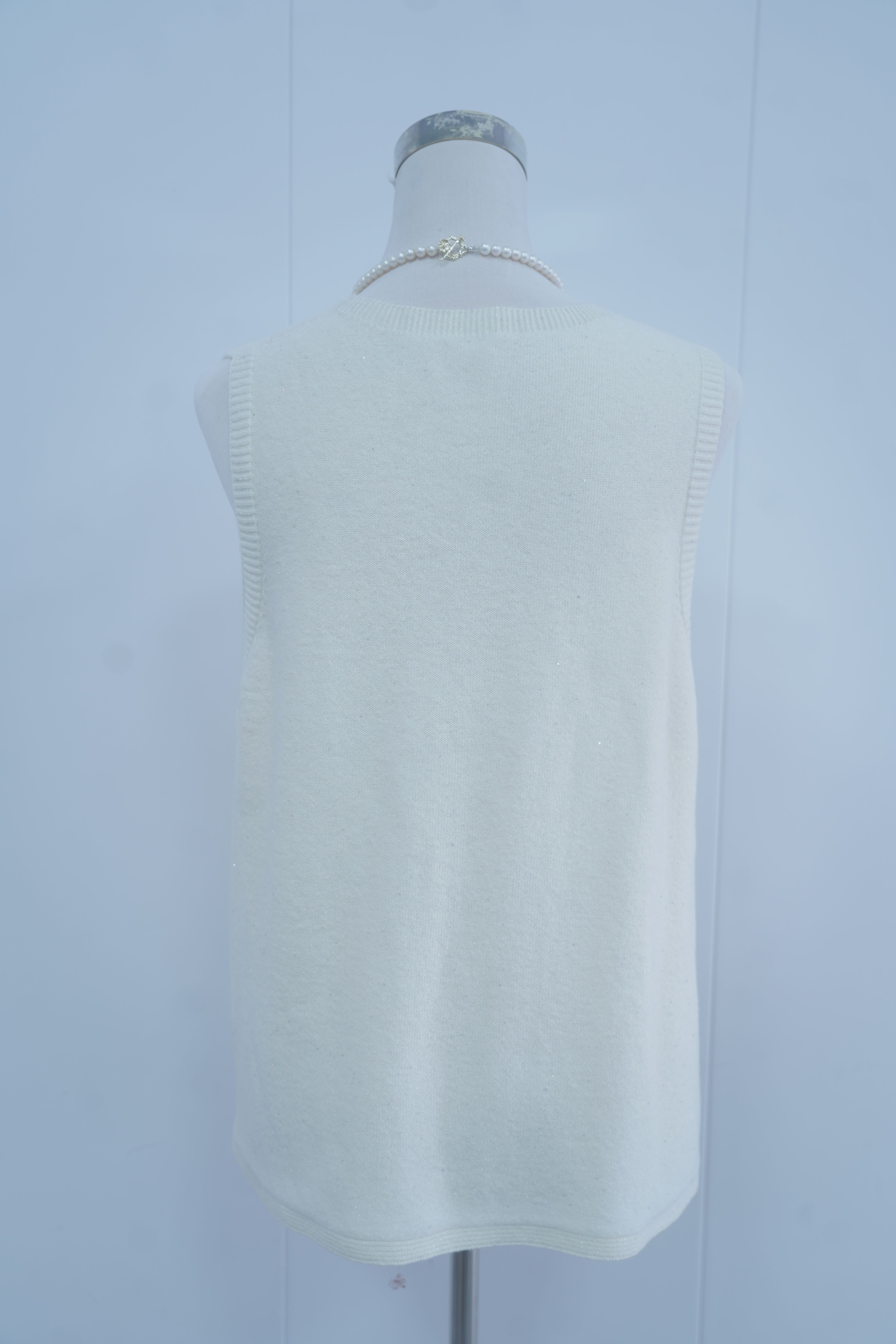 s002Cream White V-Neck Split-Side Knitted Vest