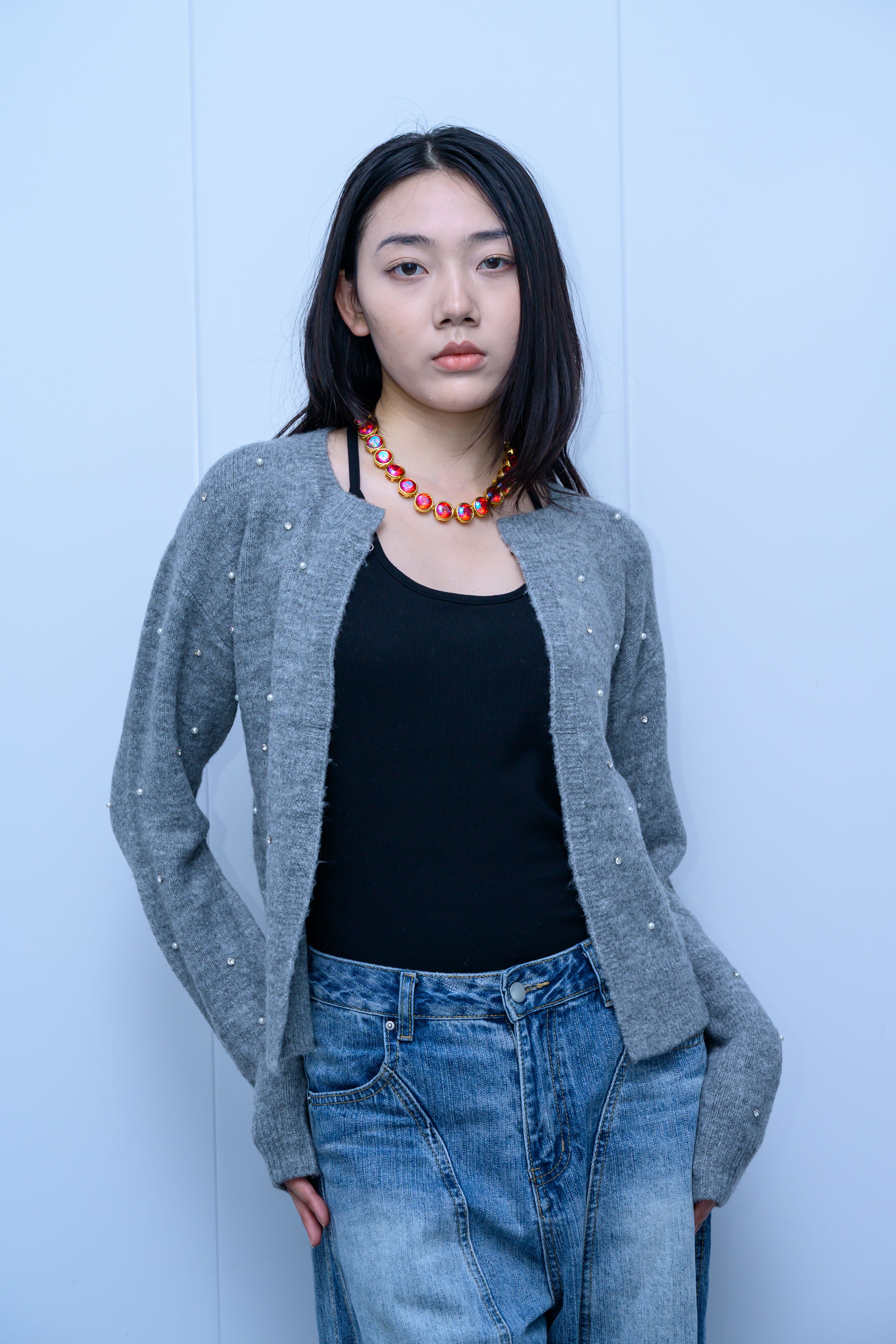 s052Misty Gray Pearl-Embellished Crew Neck Knit Cardigan