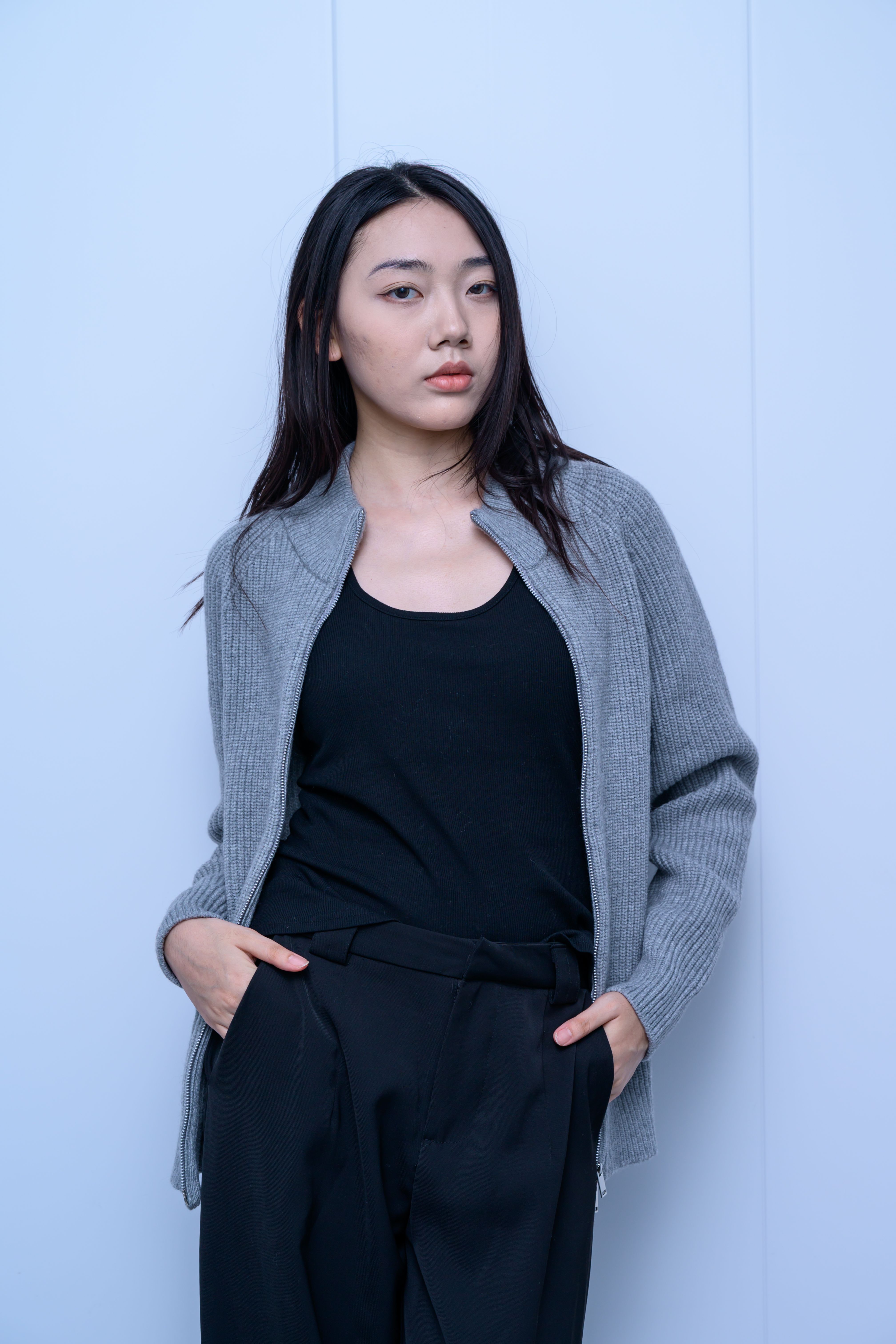 s043Misty Gray Vertical Rib Stand Collar Zip-Up Knit