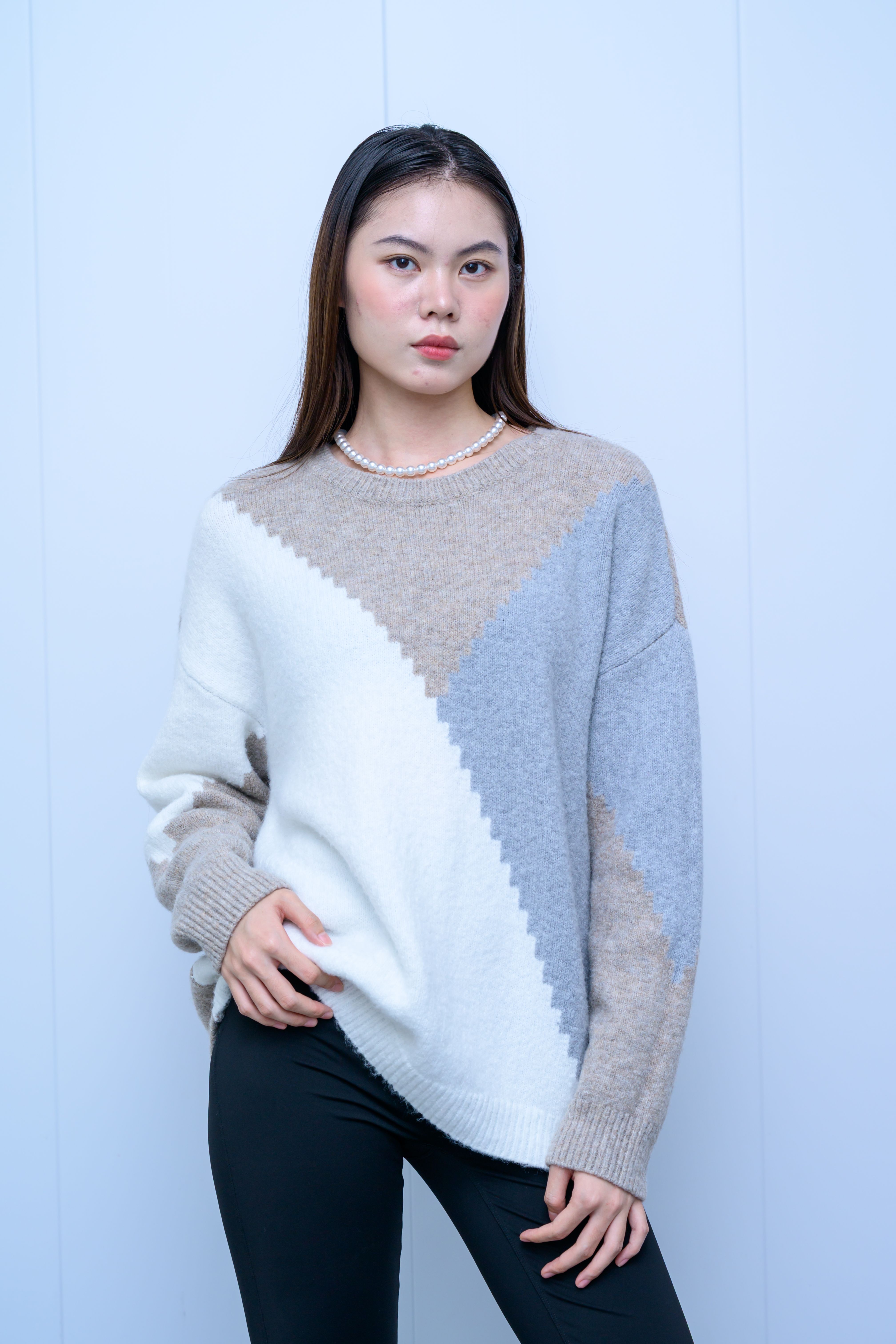 s033Misty Color-Blocked Diagonal Stripe Crew Neck Sweater