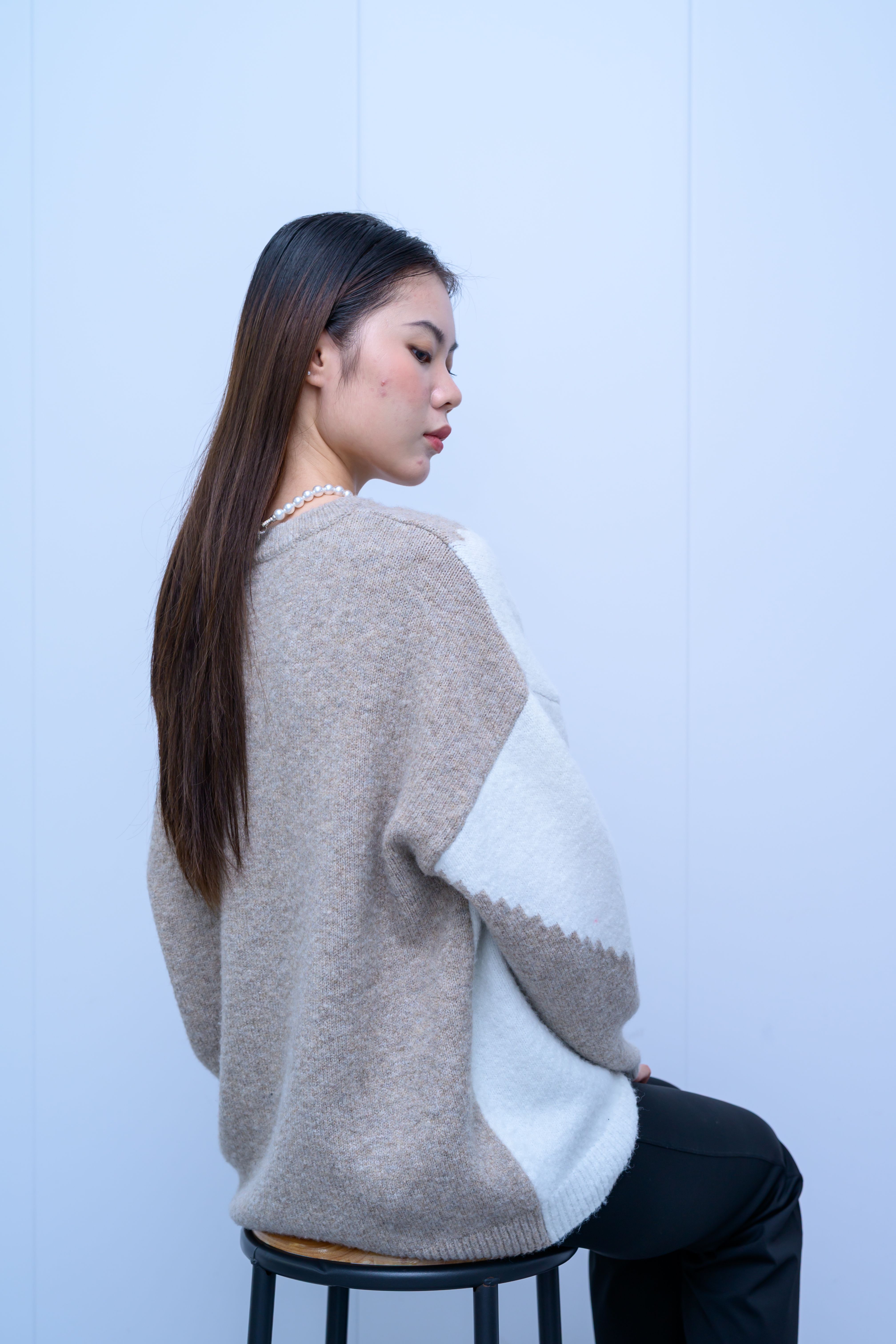 s033Misty Color-Blocked Diagonal Stripe Crew Neck Sweater