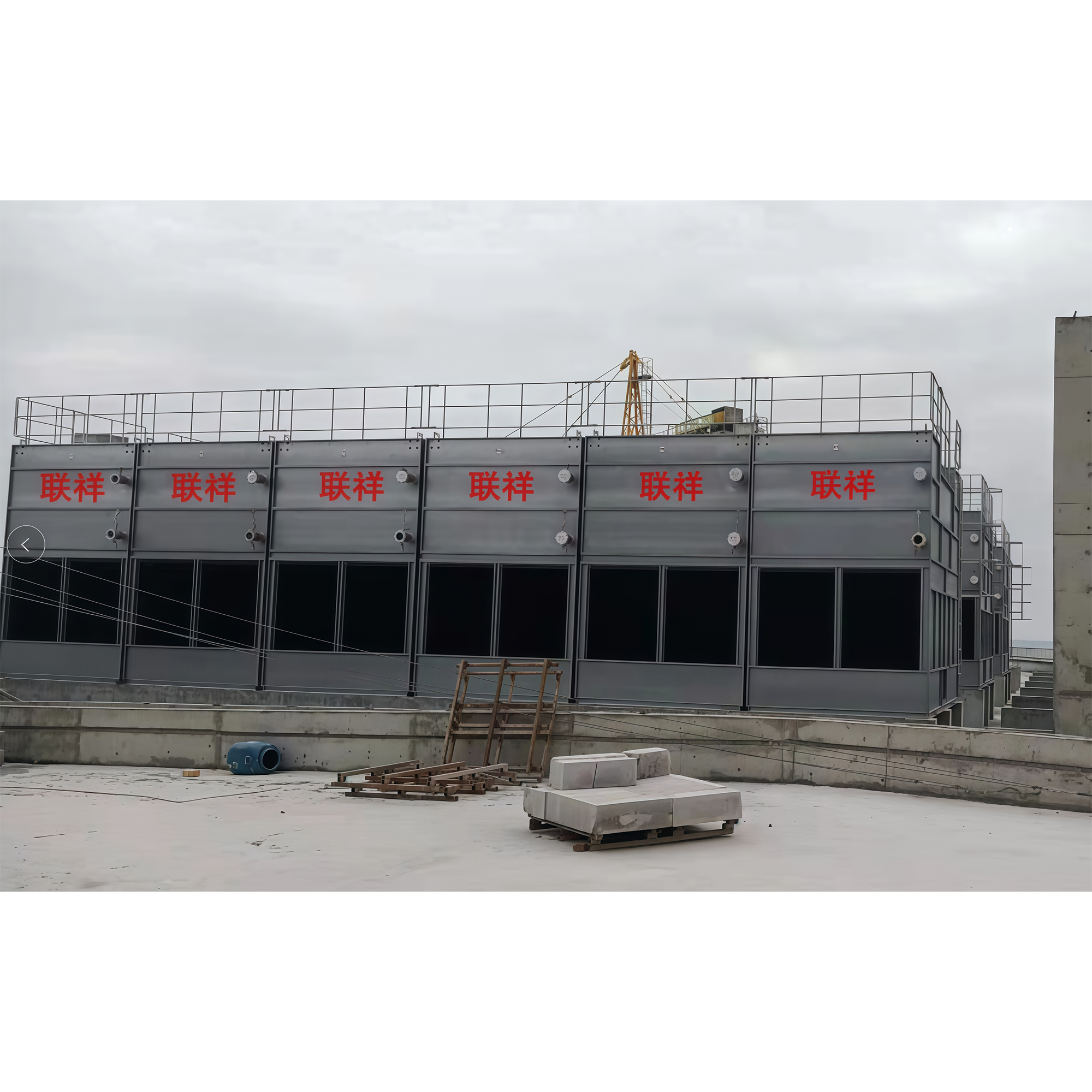 Combined-Flow Closed Cooling Tower