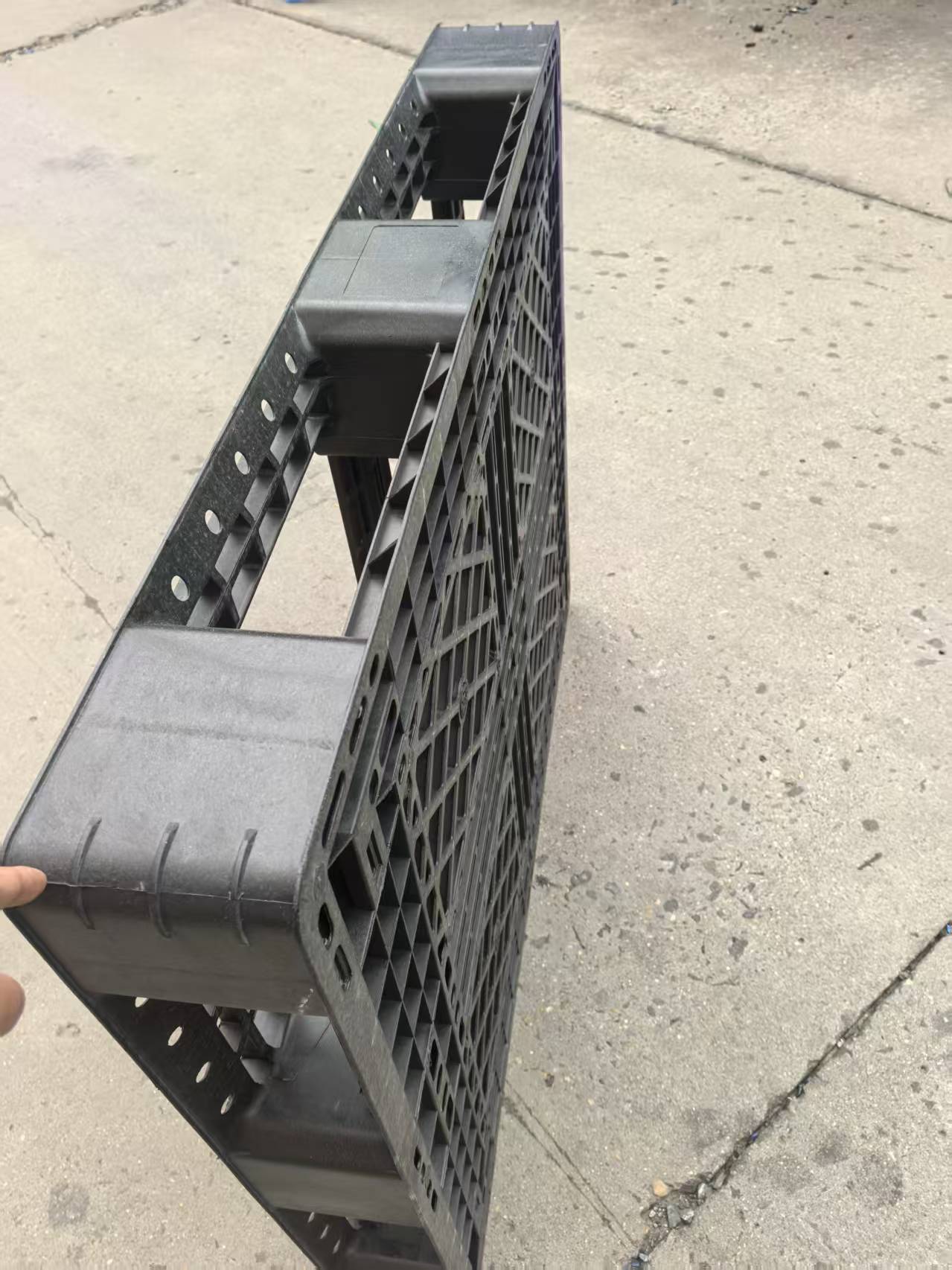 Grid Plastic Pallets 2
