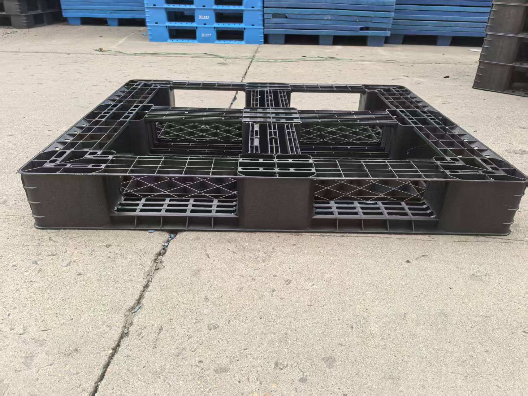 Grid Plastic Pallets 3