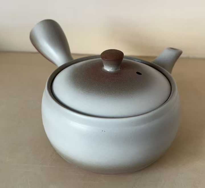 White Gradient Teapot