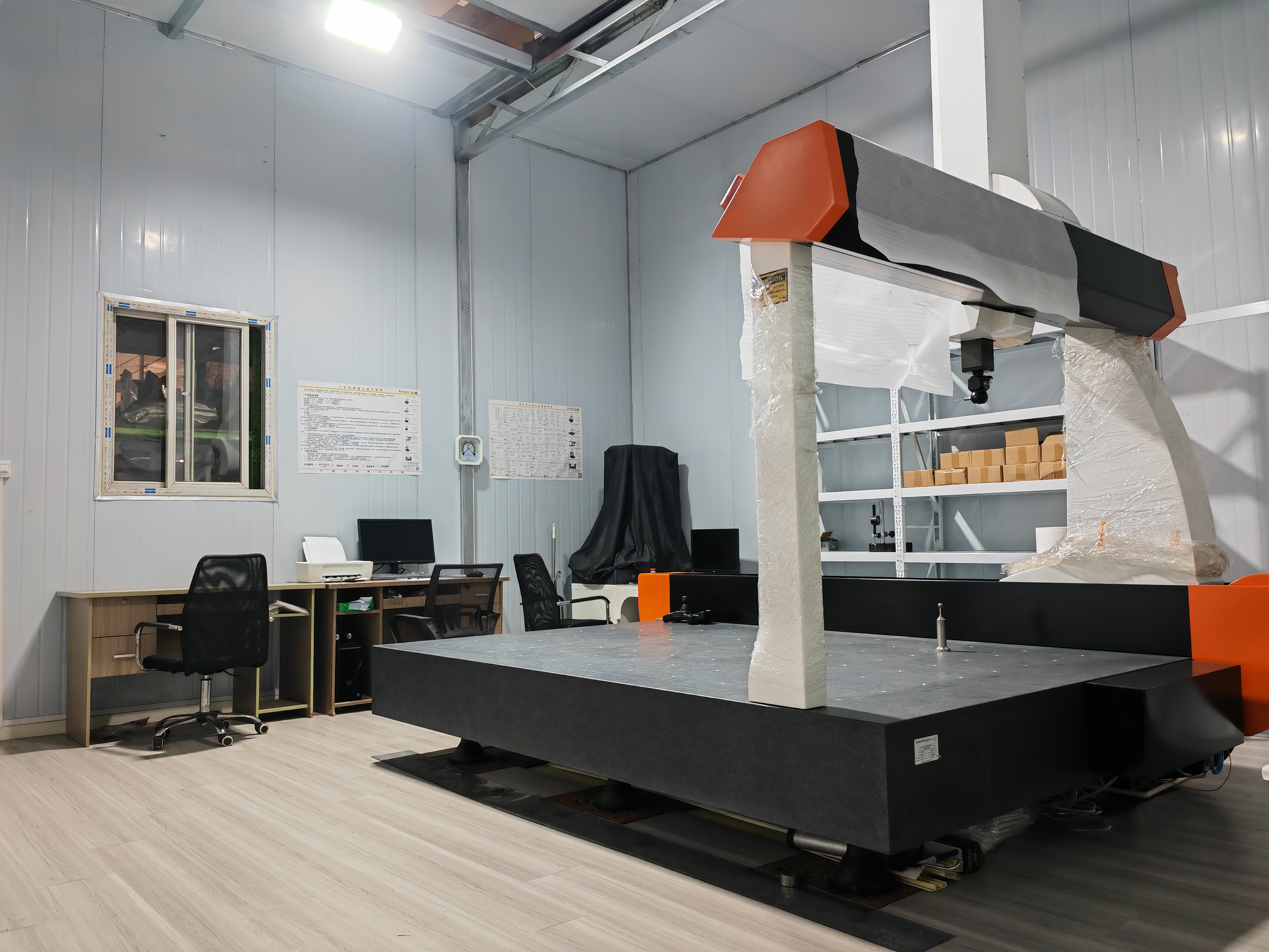Coordinate measuring machine in the Hisured inspection room