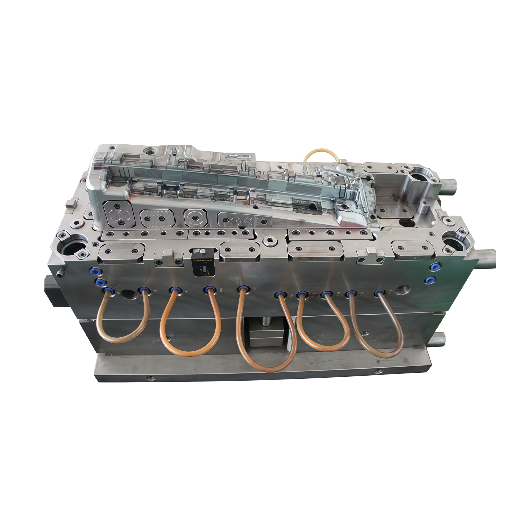 汽车长饰条注塑模具 supplied by Hisured Mold