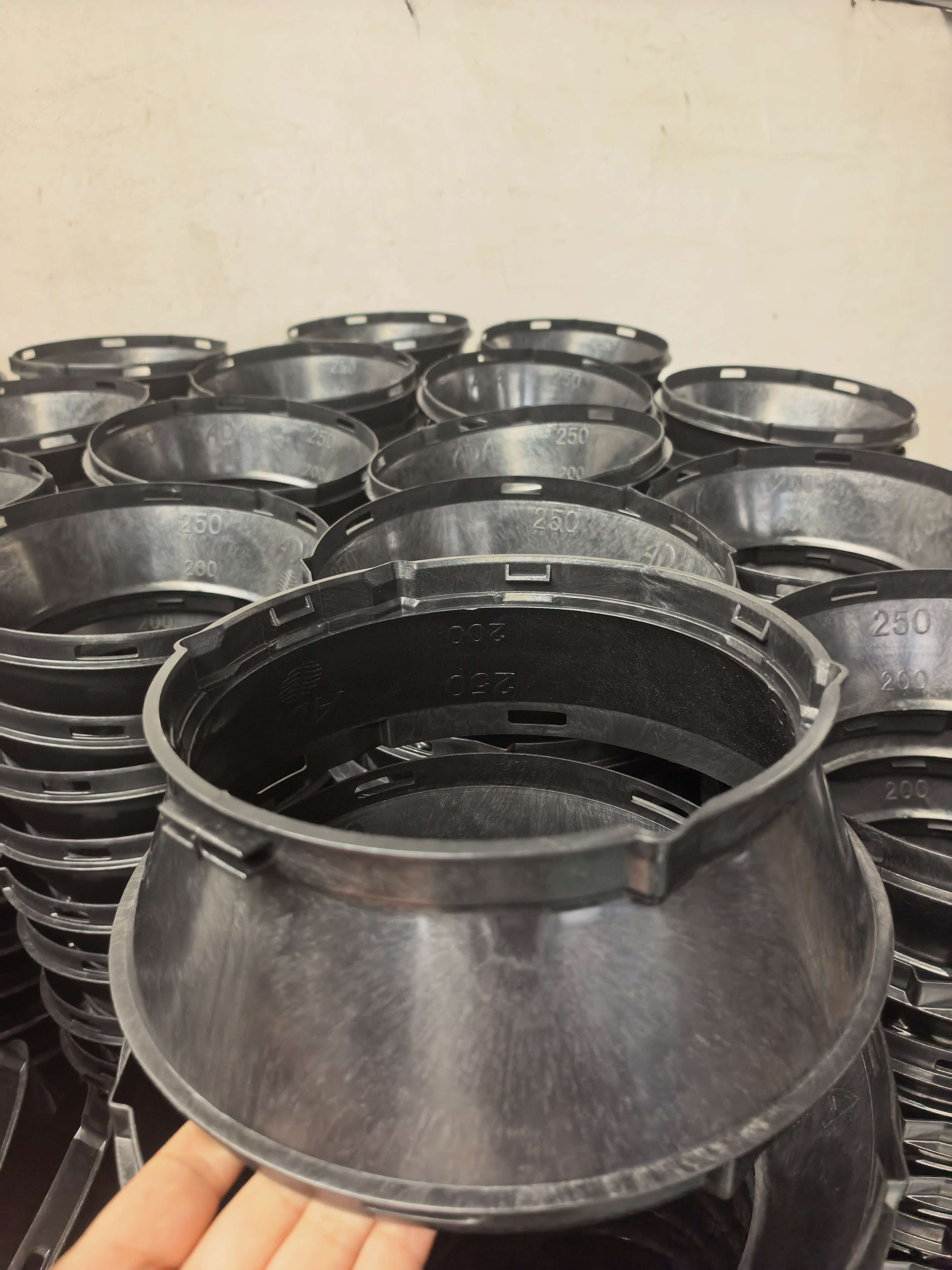 Custom Injection-Molded Component 05 production view 1