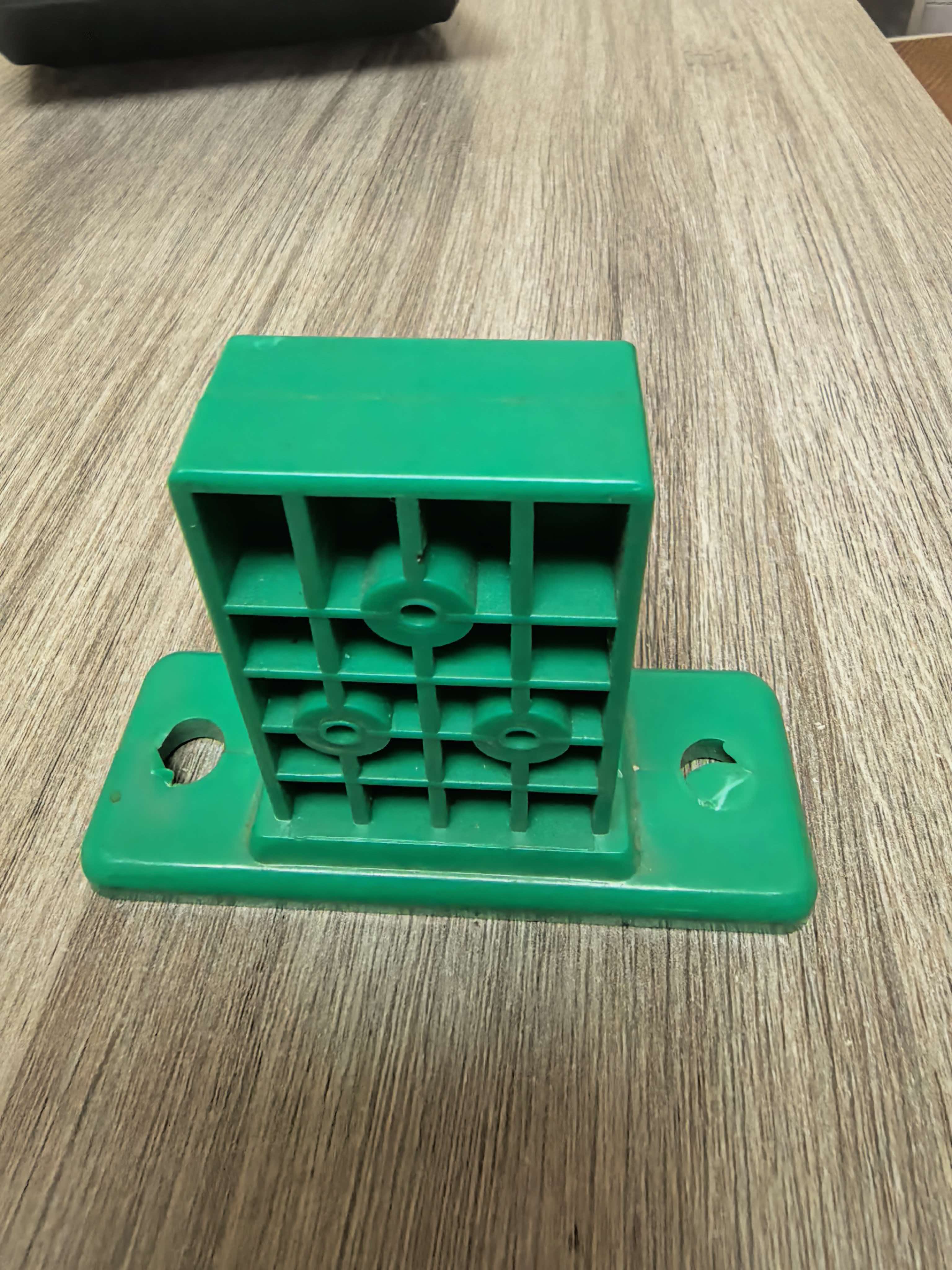 Custom Injection-Molded Component 08 production view 1
