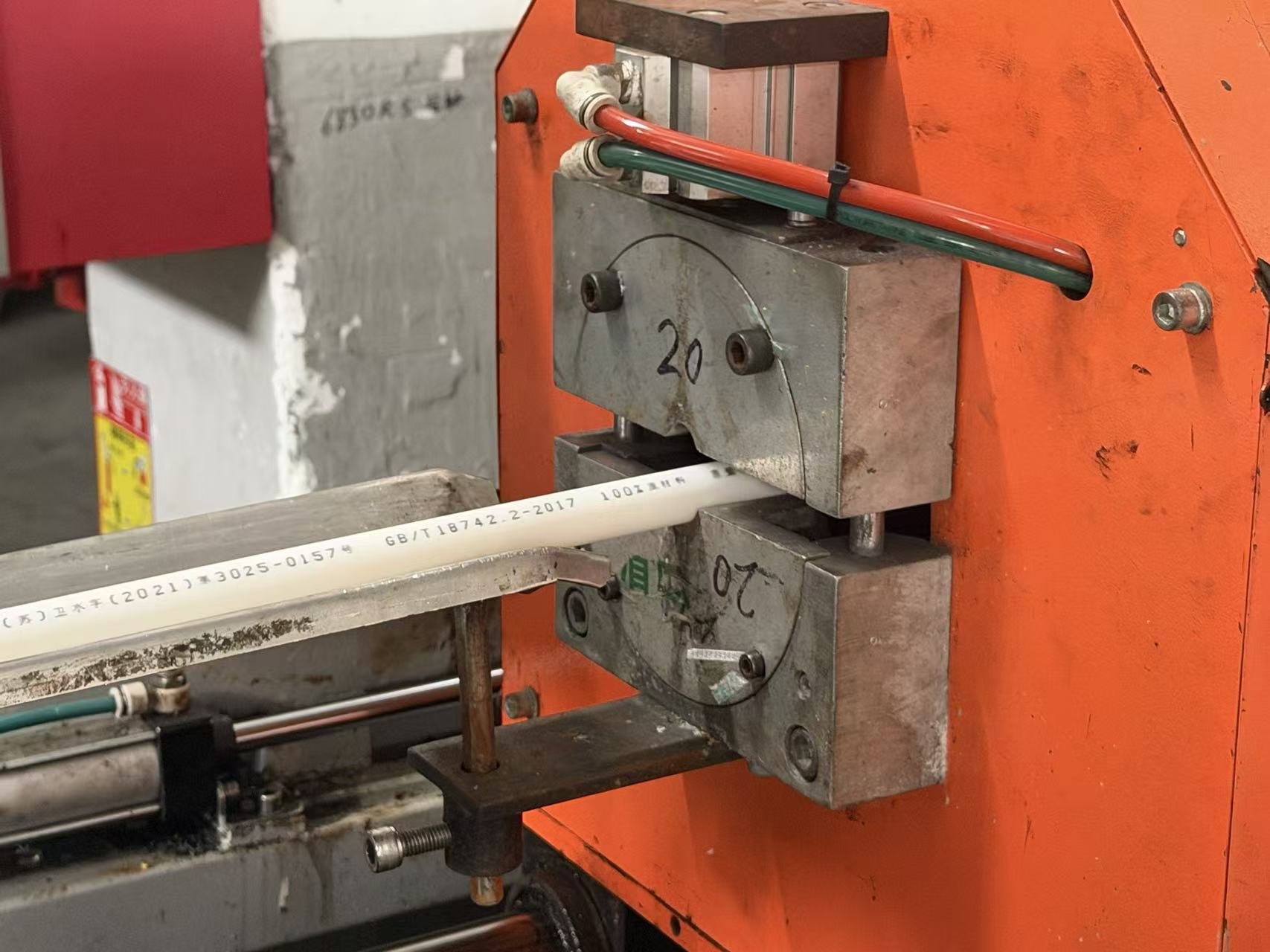 PP-R pipe being formed on an extrusion line, marked with GB/T 18742.2-2017 standard text