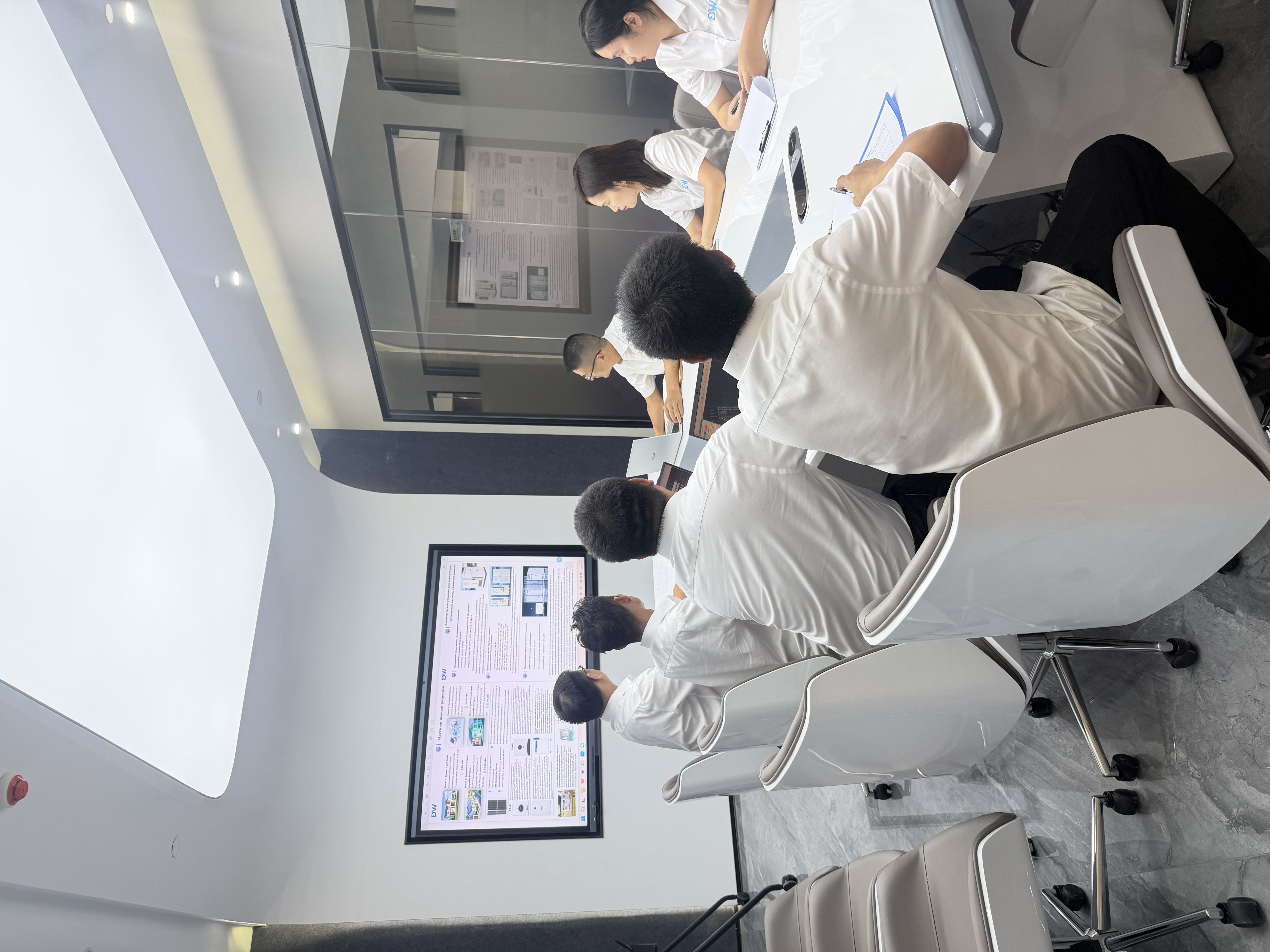 Dawei colleagues in the meeting room.