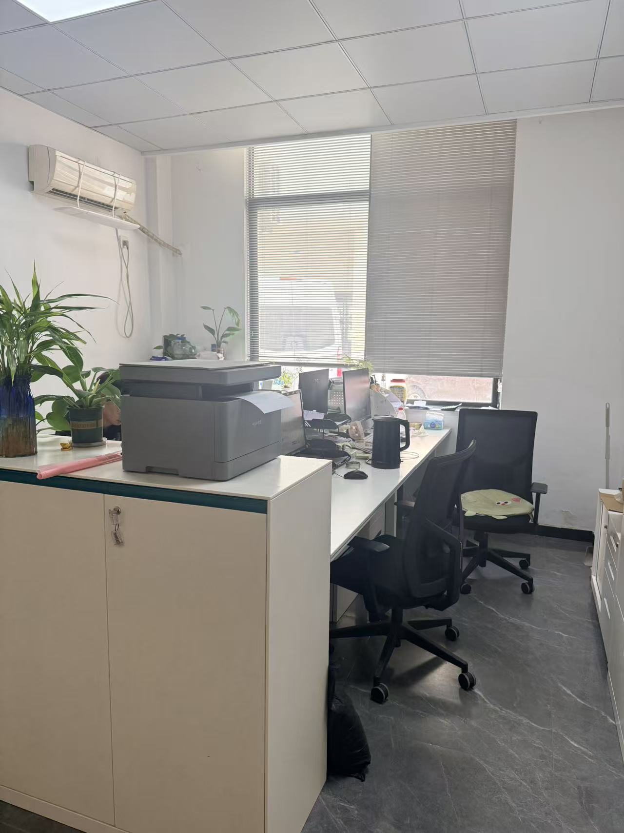 Office environment at J&Y