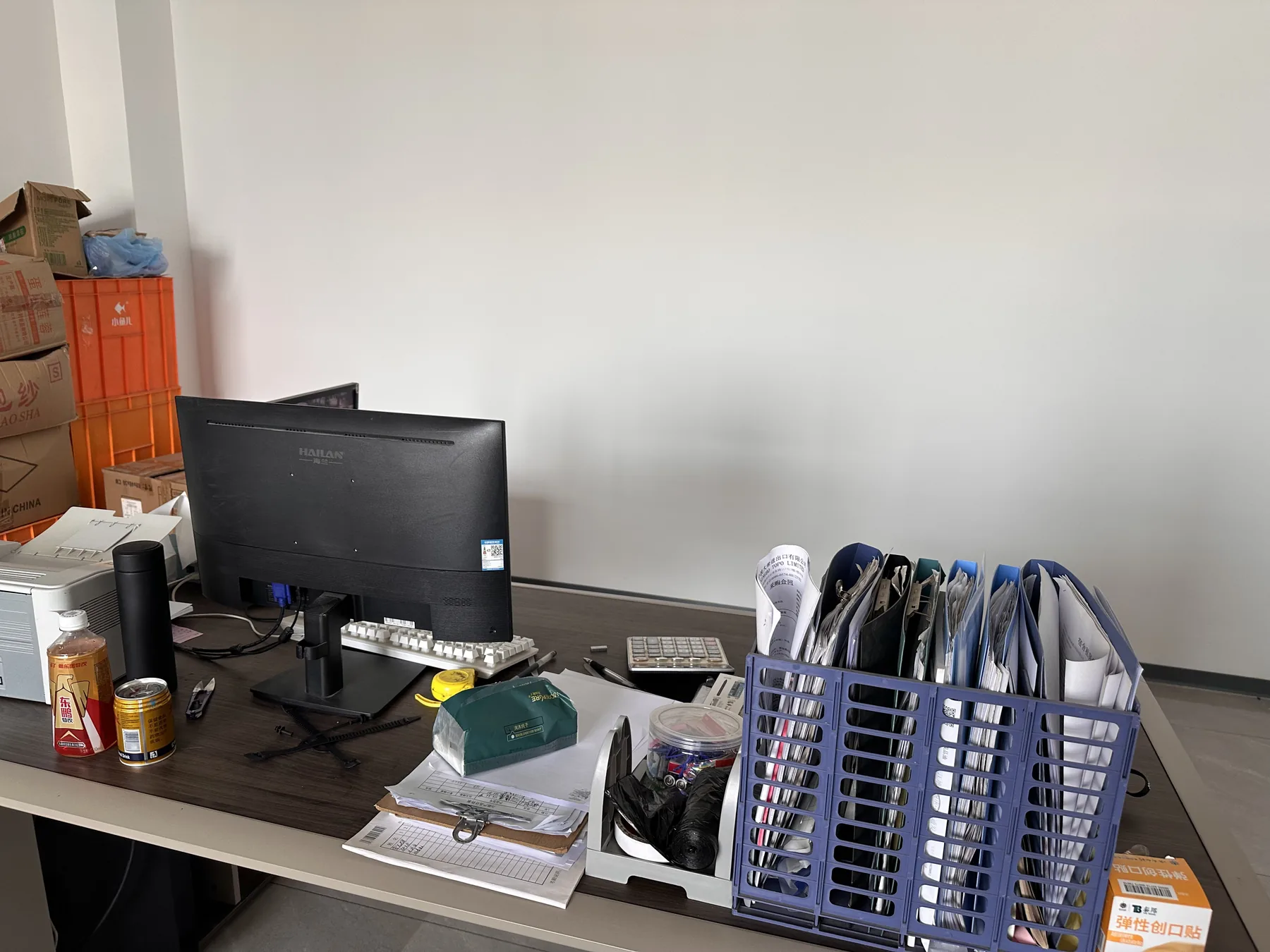 Desk, monitor and storage in an office room