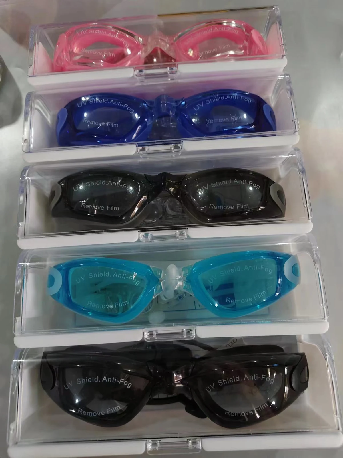 Complete view of swim goggles model 7000